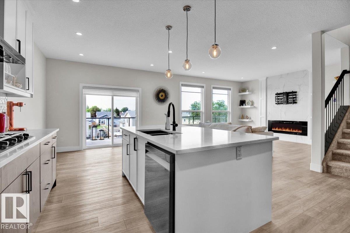 9327 181 Avenue, Edmonton, AB - Indoor Photo Showing Kitchen With Double Sink With Upgraded Kitchen