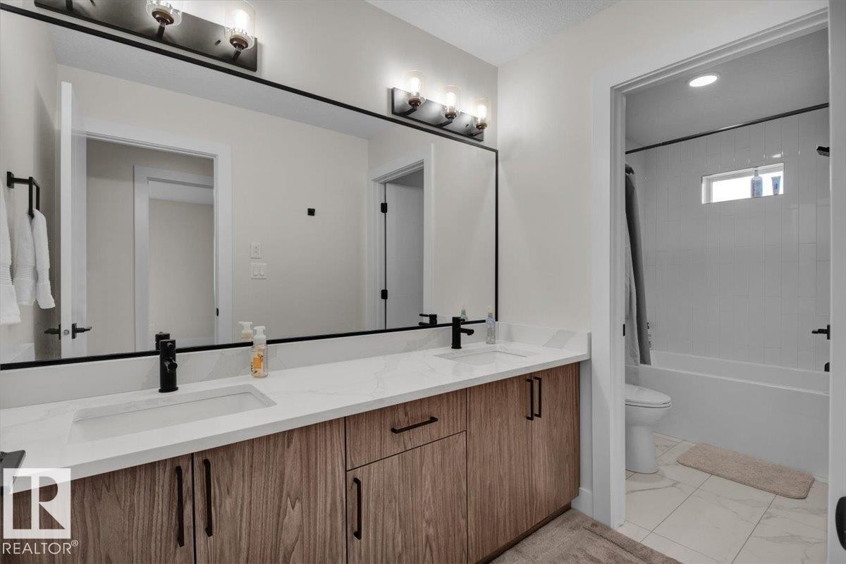9327 181 Avenue, Edmonton, AB - Indoor Photo Showing Bathroom