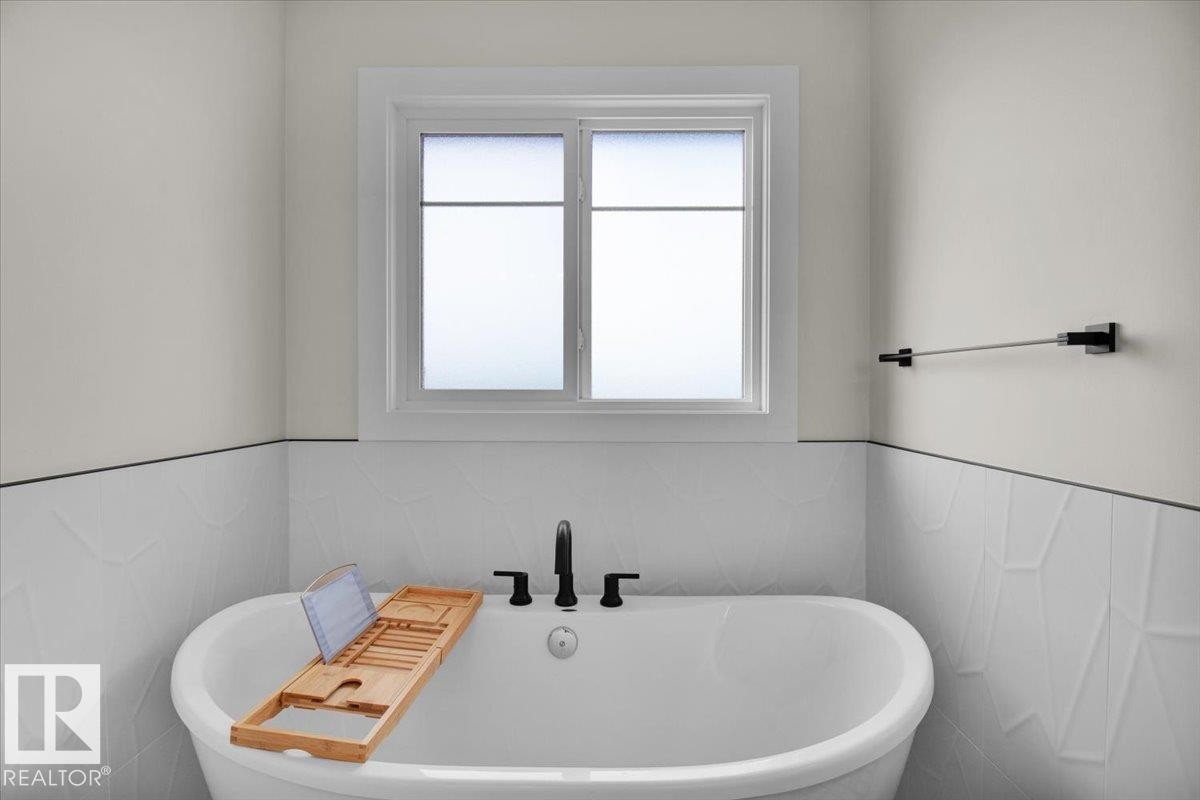 9327 181 Avenue, Edmonton, AB - Indoor Photo Showing Bathroom