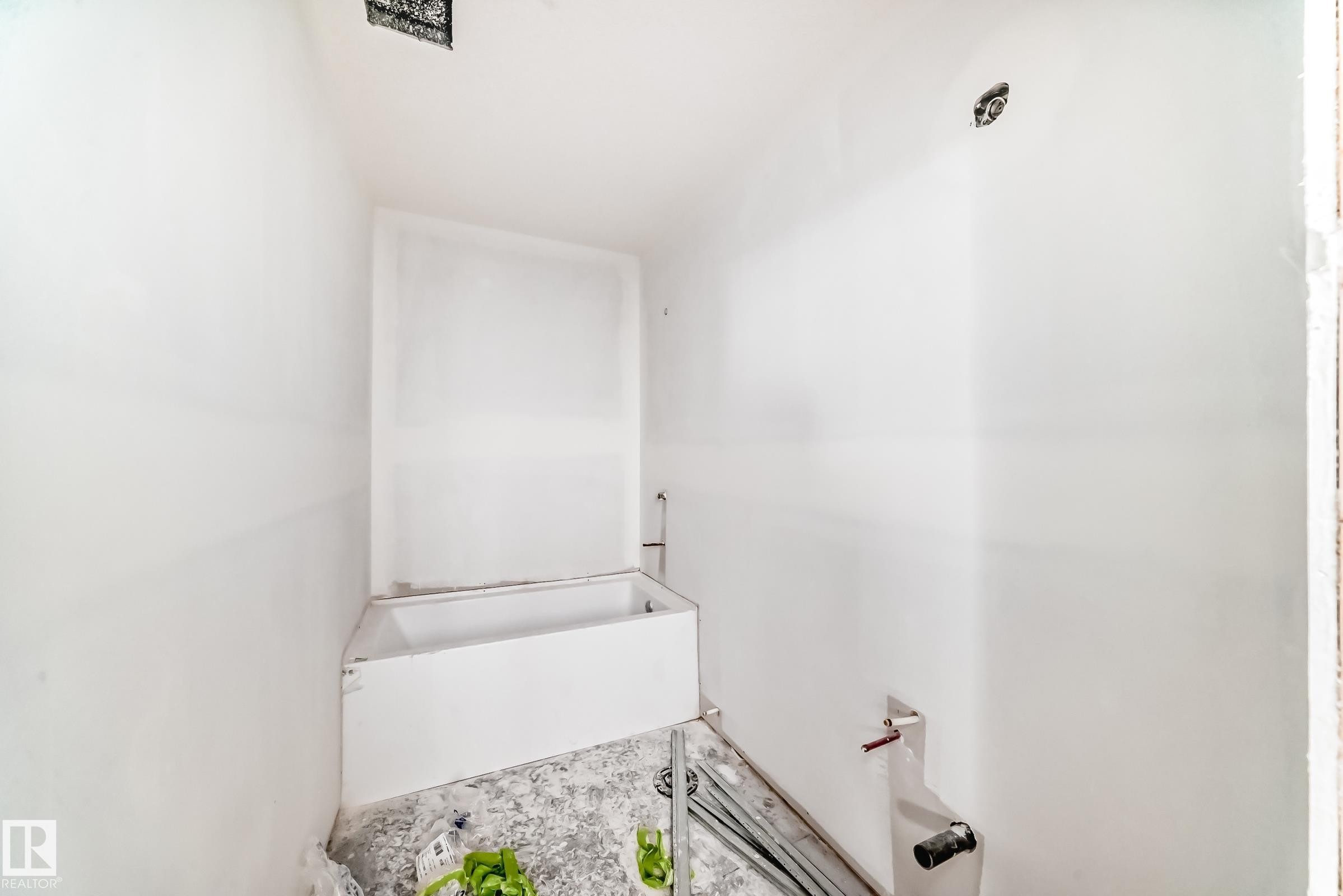 Bathroom with a white bathtub and white walls, ready for customization - 22407 99 Avenue, Edmonton, AB - Indoor