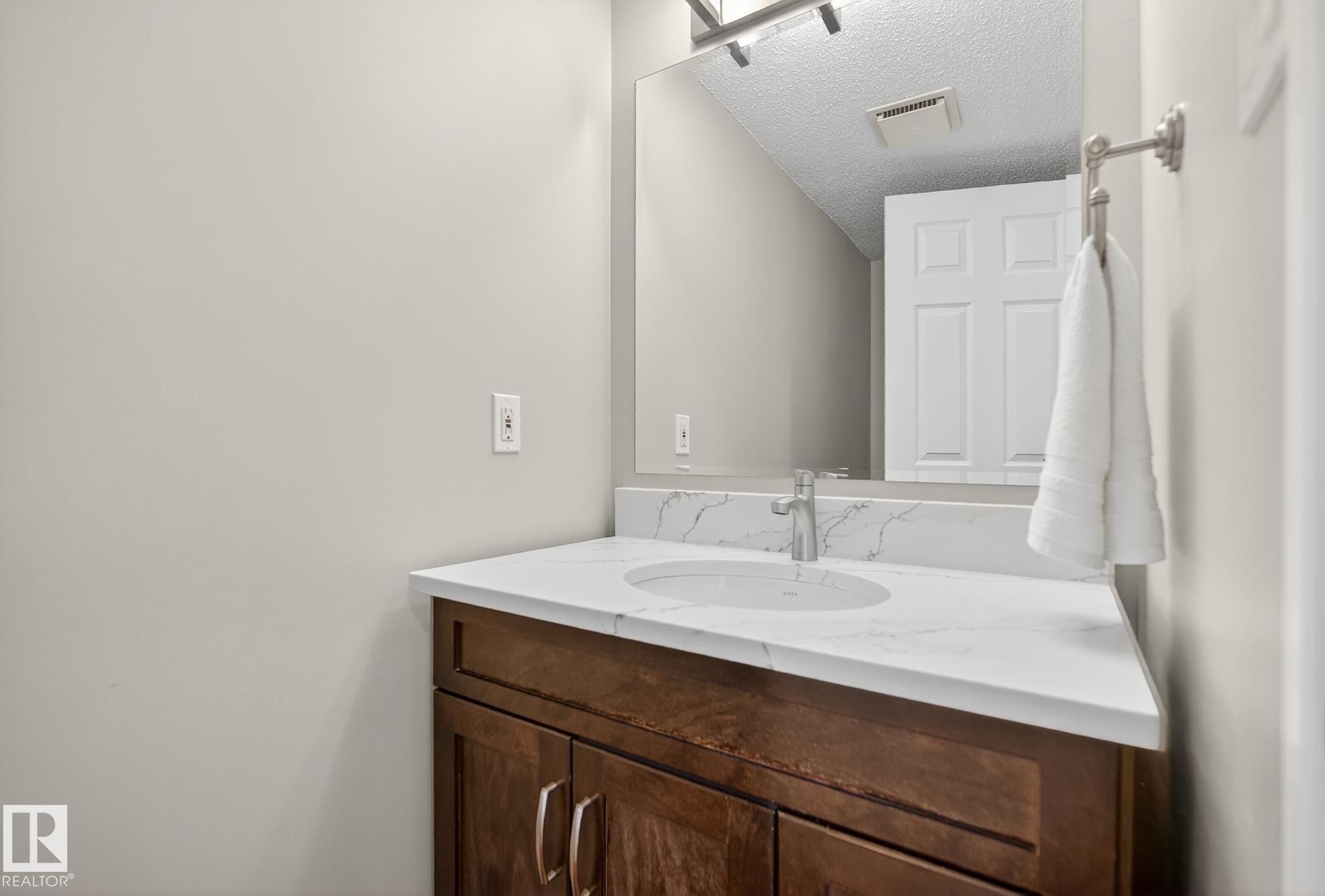 3528 56 Street, Edmonton, AB - Indoor Photo Showing Bathroom