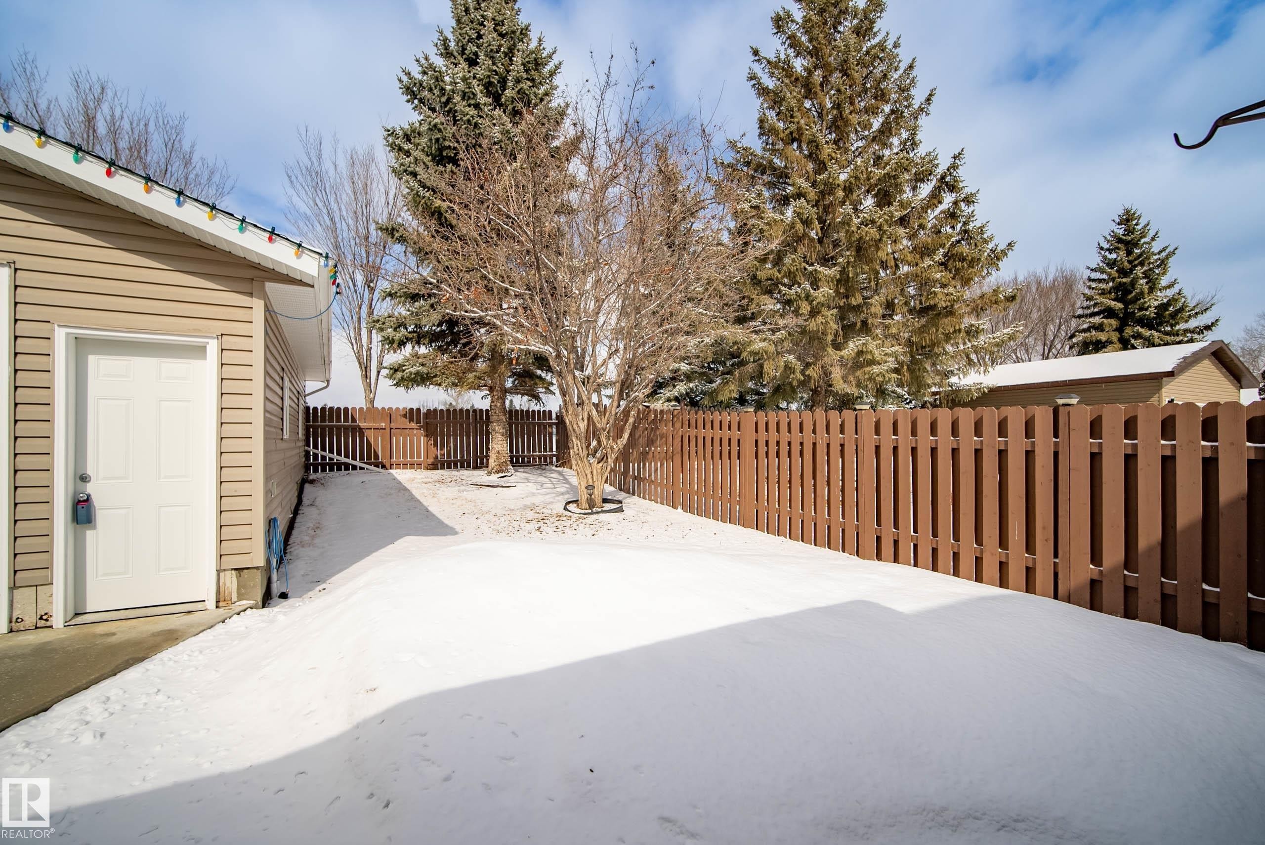 3528 56 Street, Edmonton, AB - Outdoor