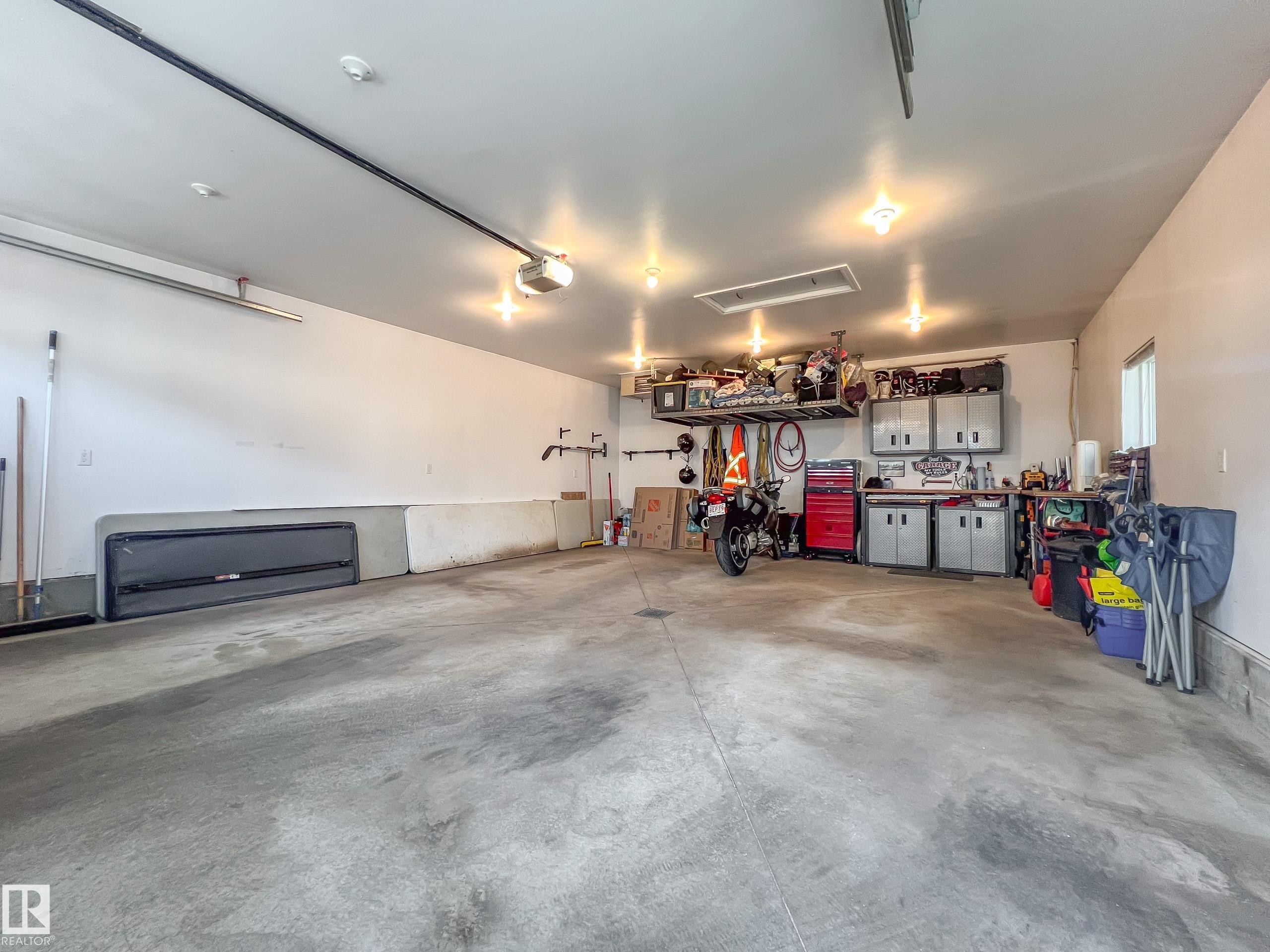 3528 56 Street, Edmonton, AB - Indoor Photo Showing Garage