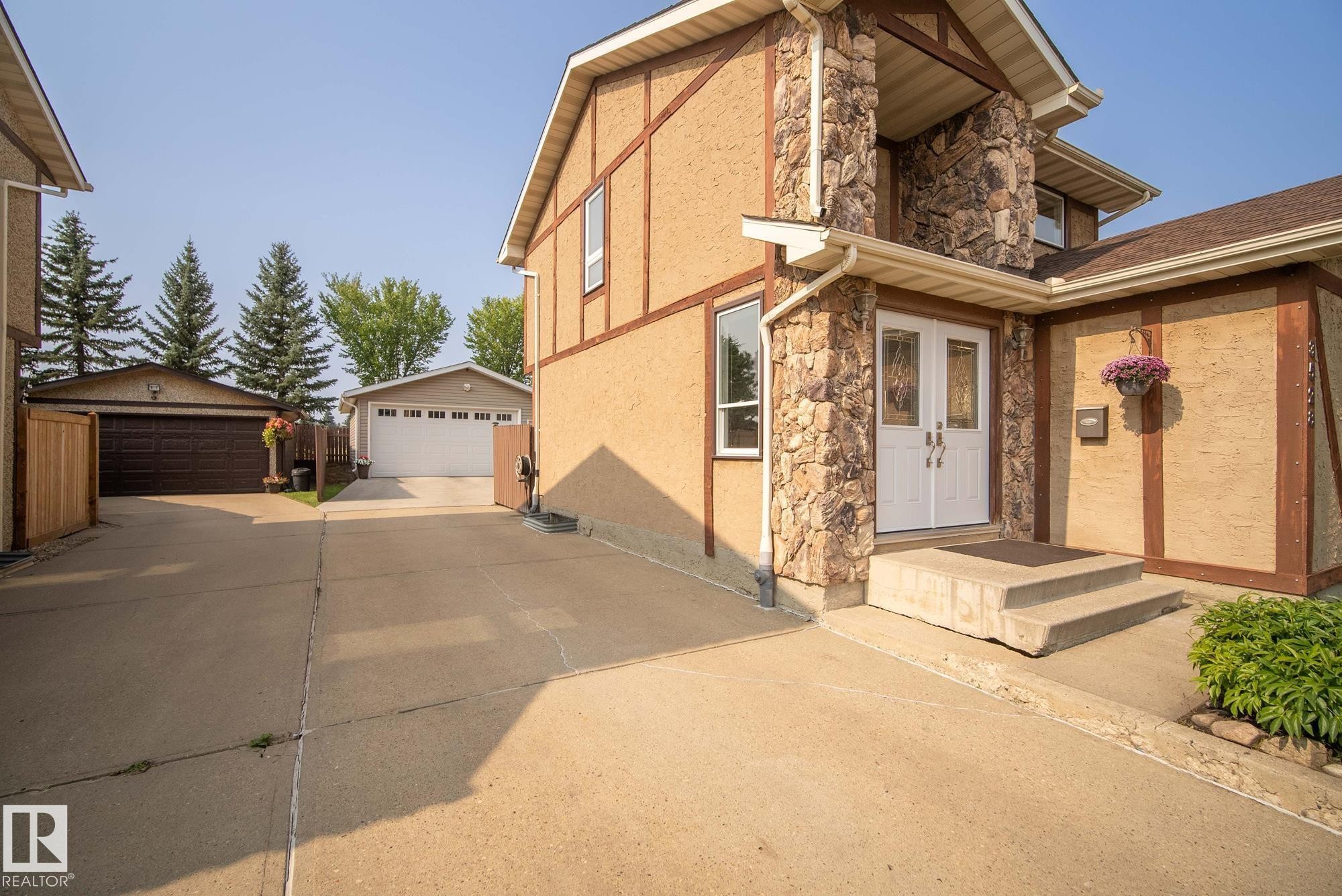 3528 56 Street, Edmonton, AB - Outdoor