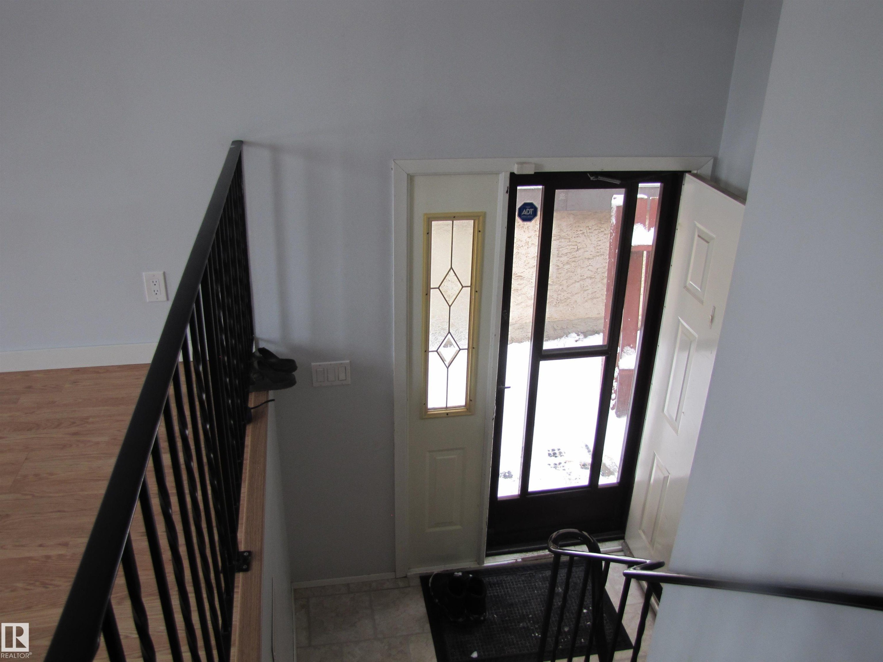 Entryway featuring a front door with decorative glass, a screen door, and a tiled floor - 3617 43A Avenue, Edmonton, AB - Indoor Photo Showing Other Room