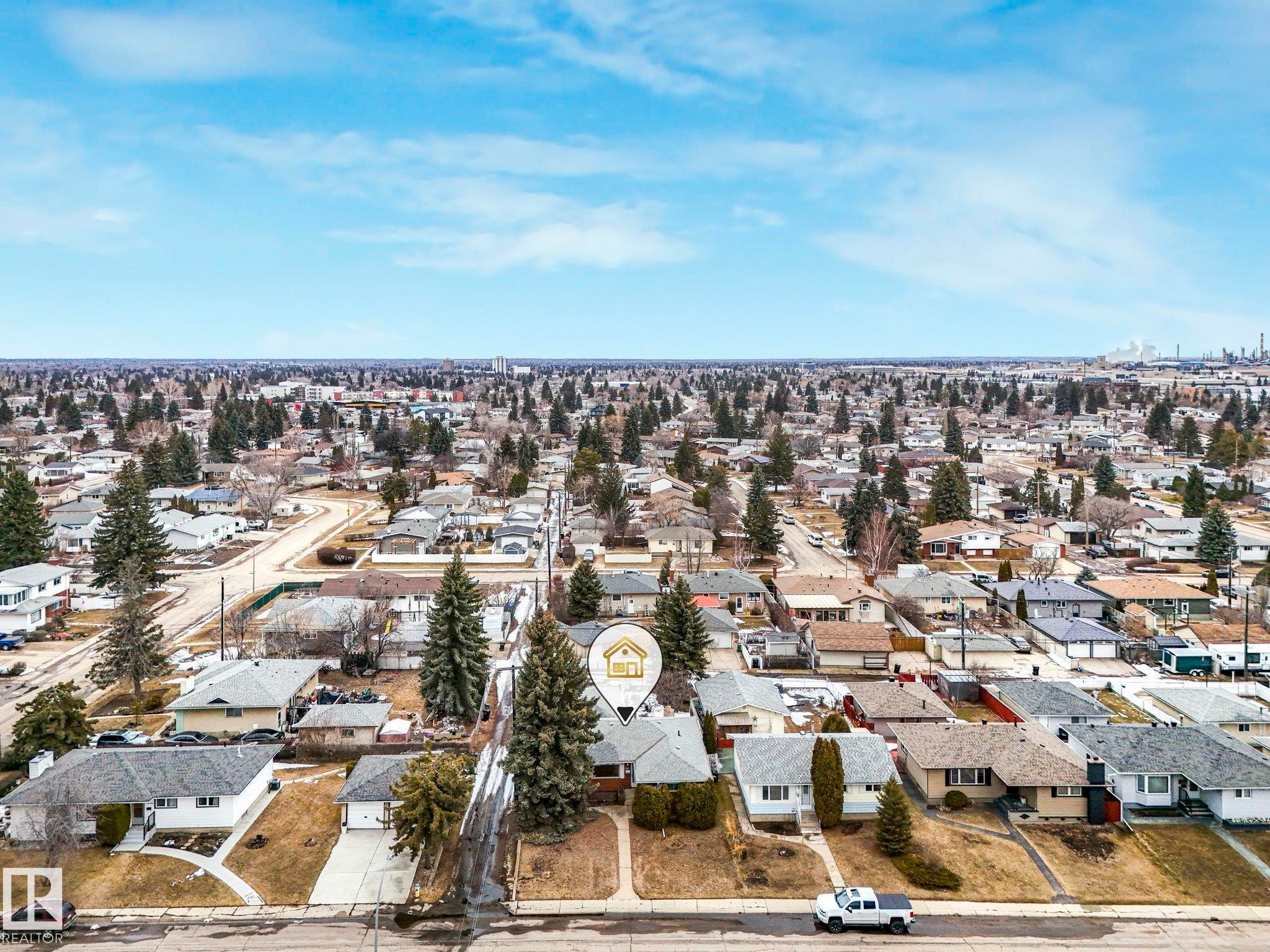 Aerial view showcasing the residential neighborhood with numerous properties, mature trees, and clear blue skies - 5904 84 Avenue, Edmonton, AB - Outdoor With View