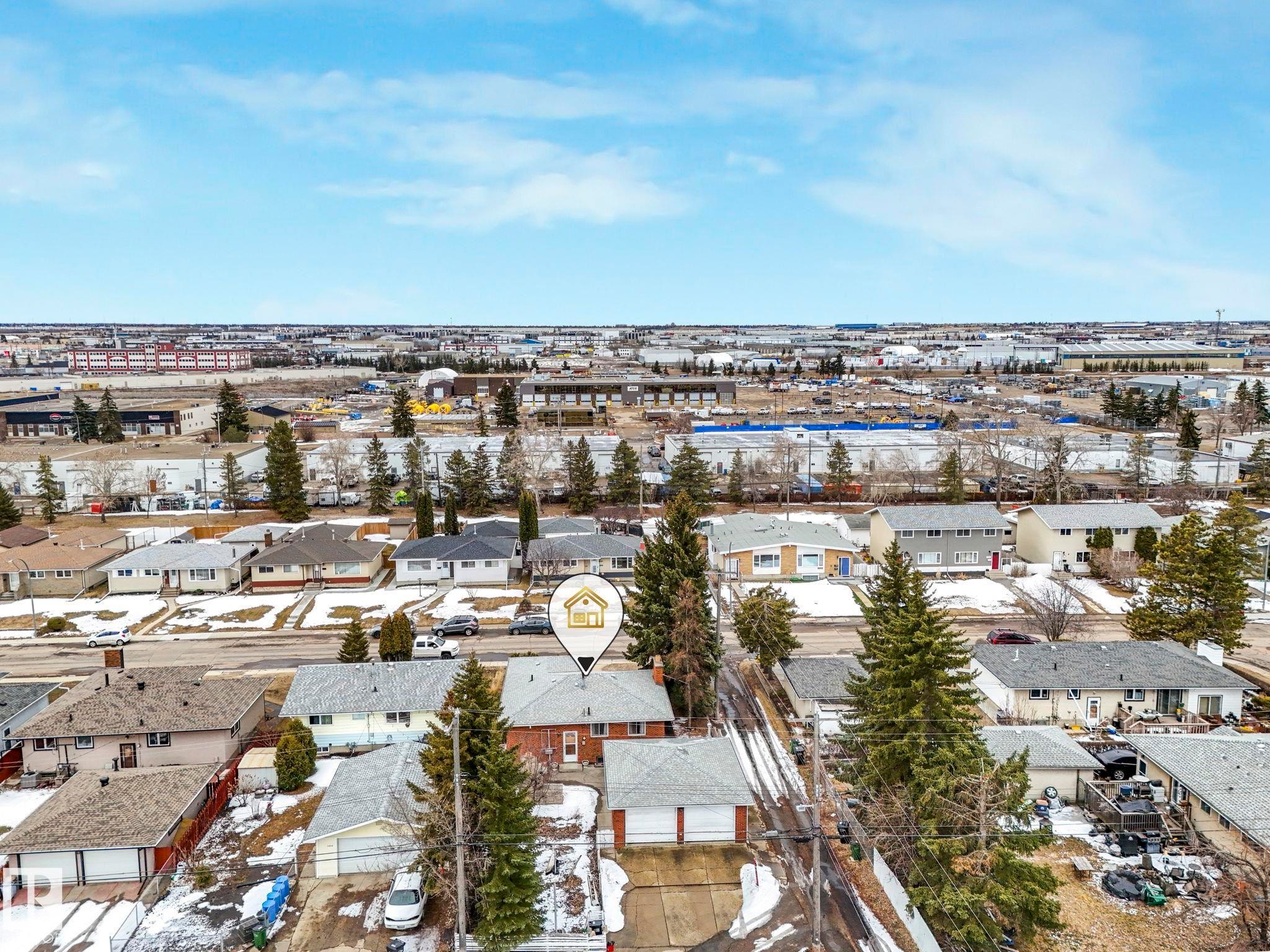 Aerial view of the property and its surrounding neighborhood, featuring residential homes with pitched roofs and established trees - 5904 84 Avenue, Edmonton, AB - Outdoor With View