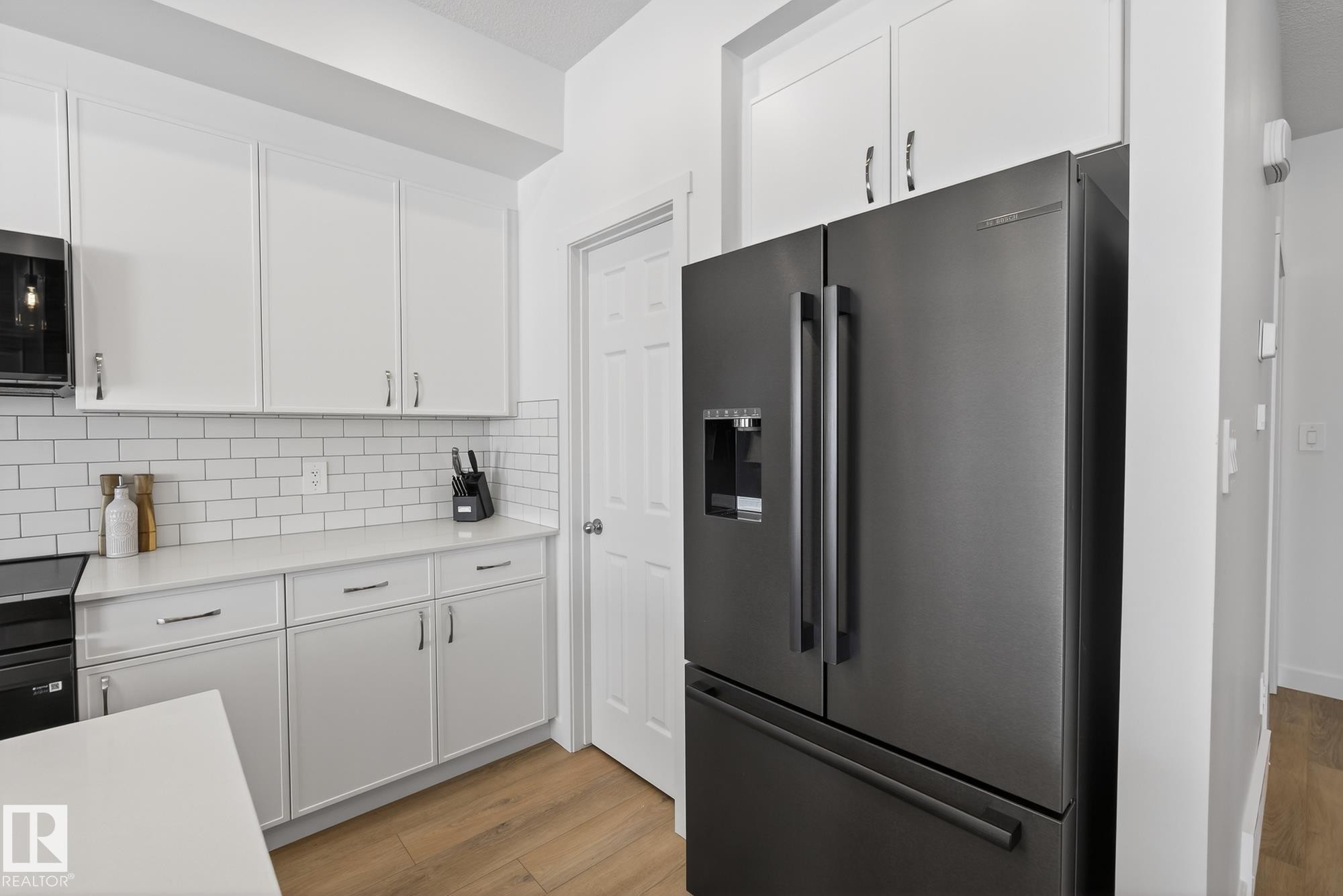 18 Nouveau Drive, St. Albert, AB - Indoor Photo Showing Kitchen