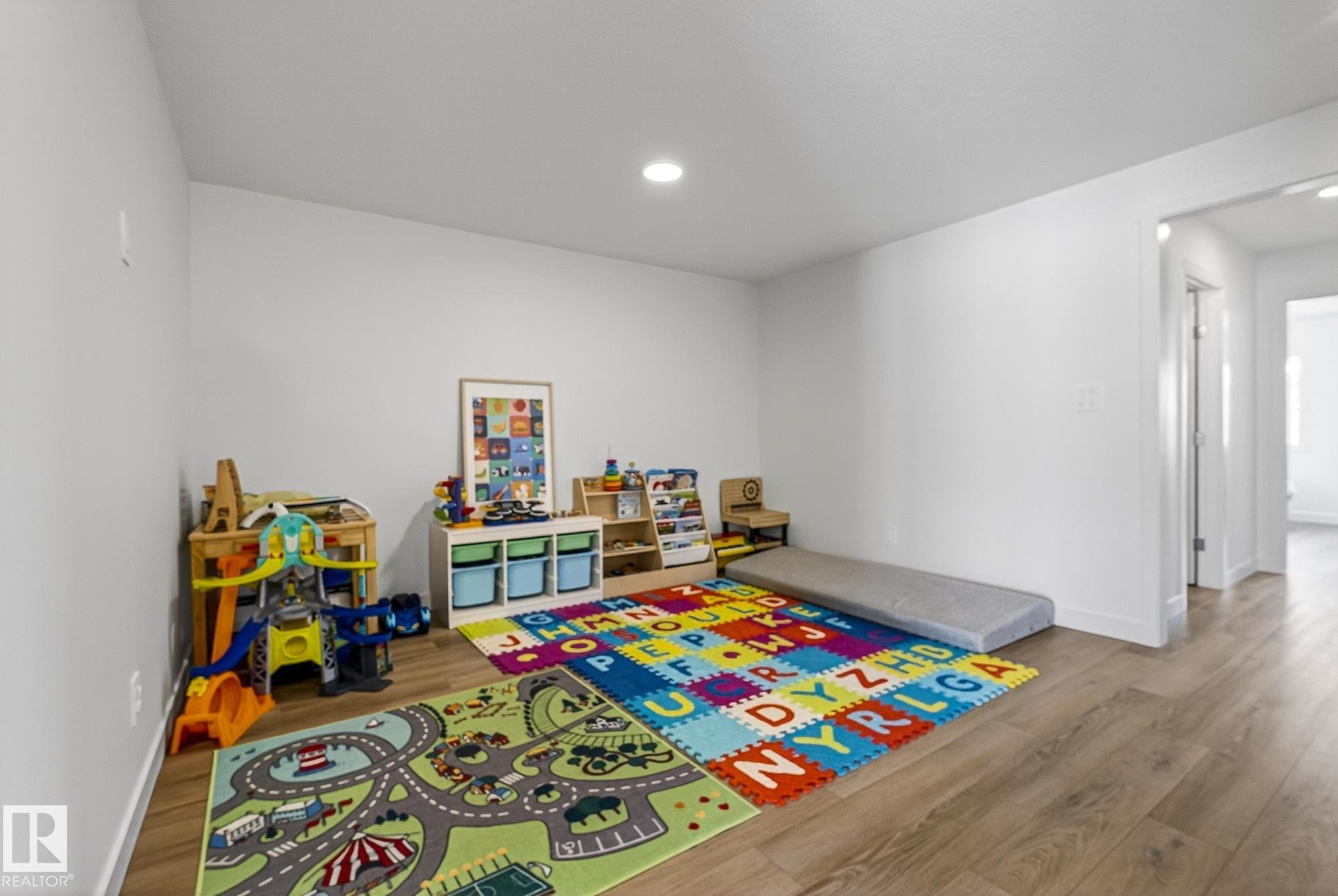 18 Nouveau Drive, St. Albert, AB - Indoor