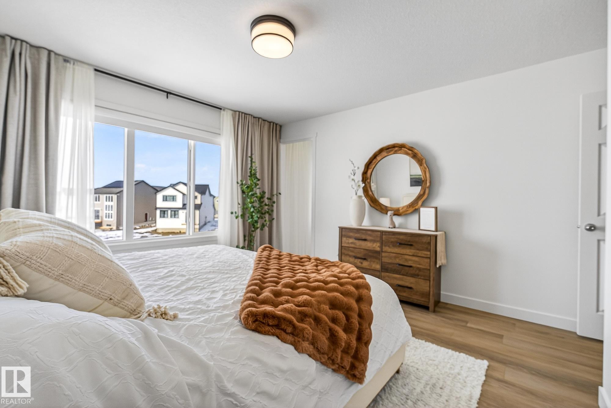 18 Nouveau Drive, St. Albert, AB - Indoor Photo Showing Bedroom