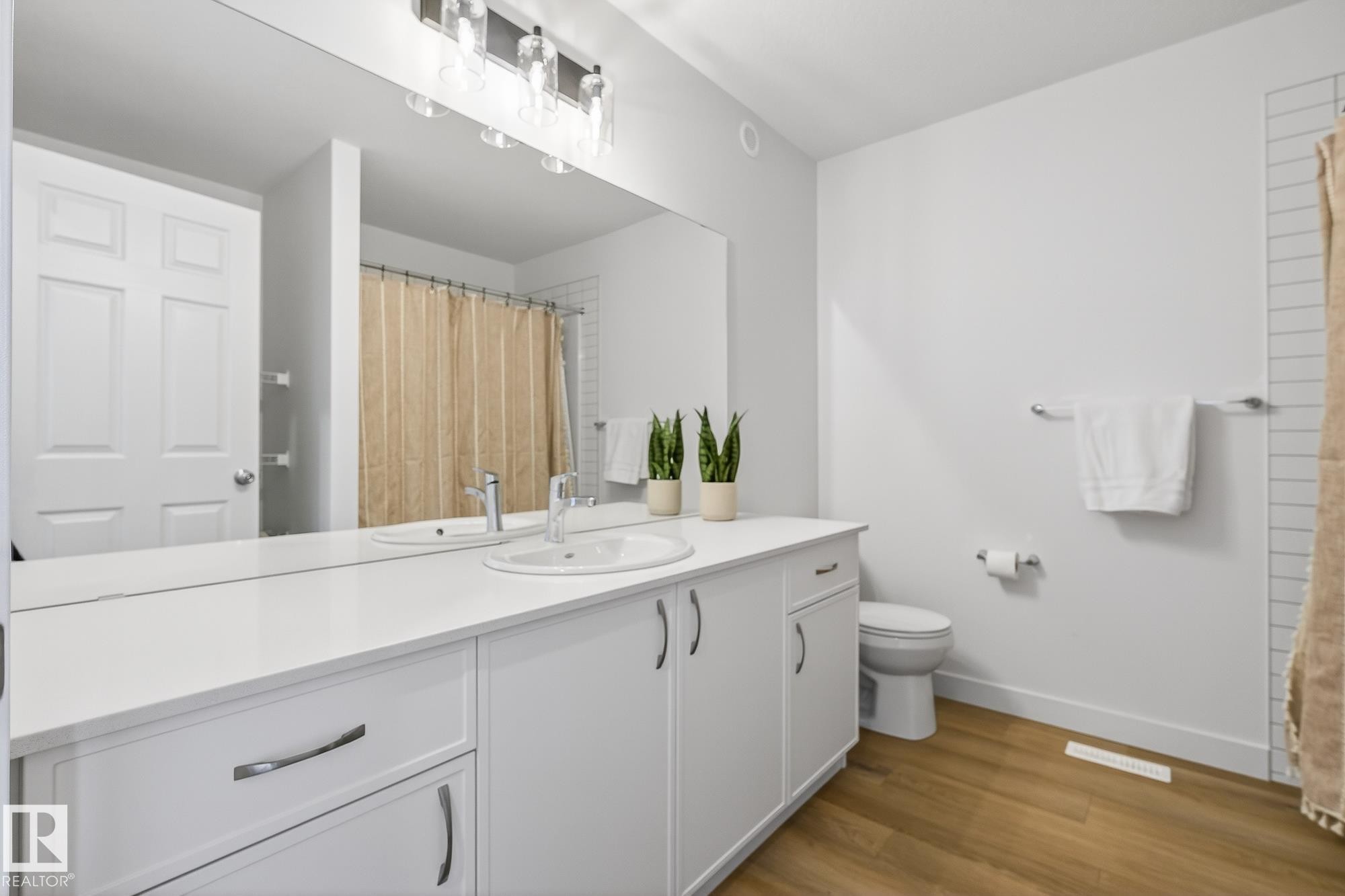 18 Nouveau Drive, St. Albert, AB - Indoor Photo Showing Bathroom