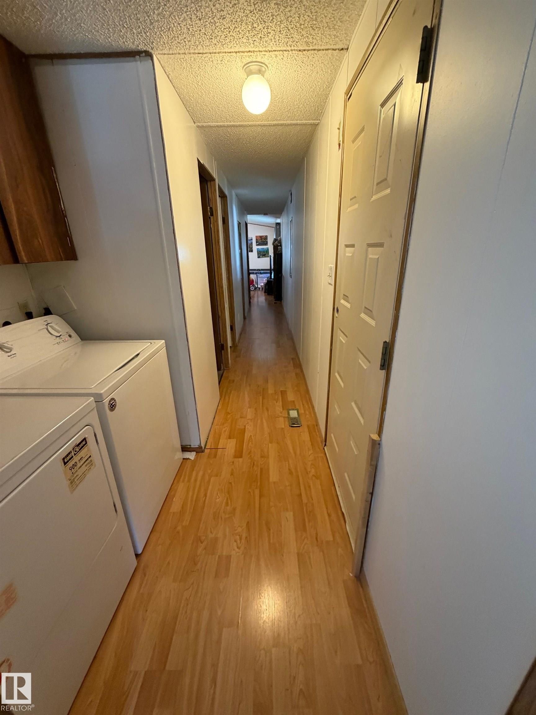 32 4202 45 Street, Wetaskiwin, AB - Indoor Photo Showing Laundry Room