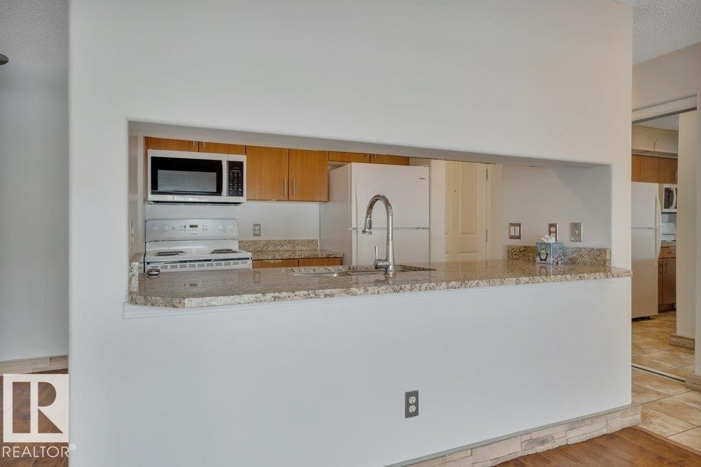 242 16311 95 Street, Edmonton, AB - Indoor Photo Showing Kitchen