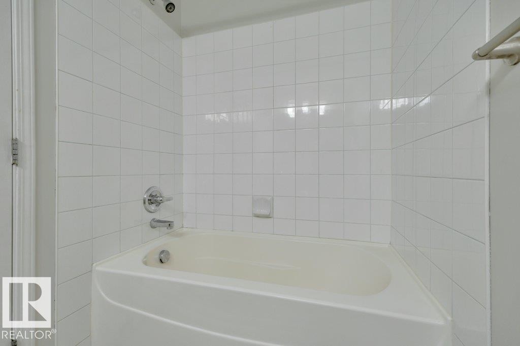 242 16311 95 Street, Edmonton, AB - Indoor Photo Showing Bathroom