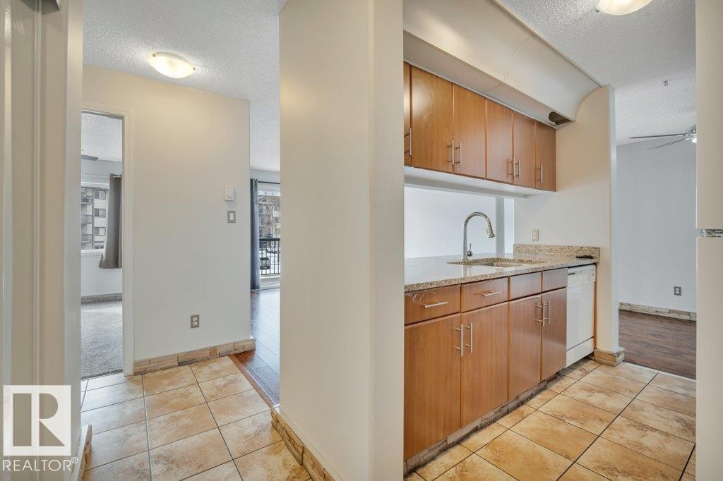 242 16311 95 Street, Edmonton, AB - Indoor Photo Showing Kitchen