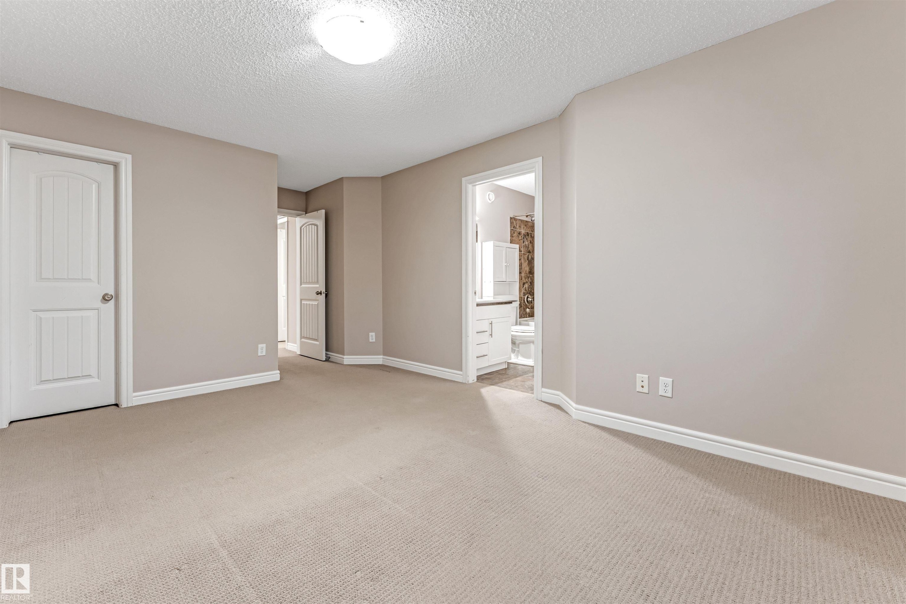 2929 16A Avenue, Edmonton, AB - Indoor Photo Showing Other Room