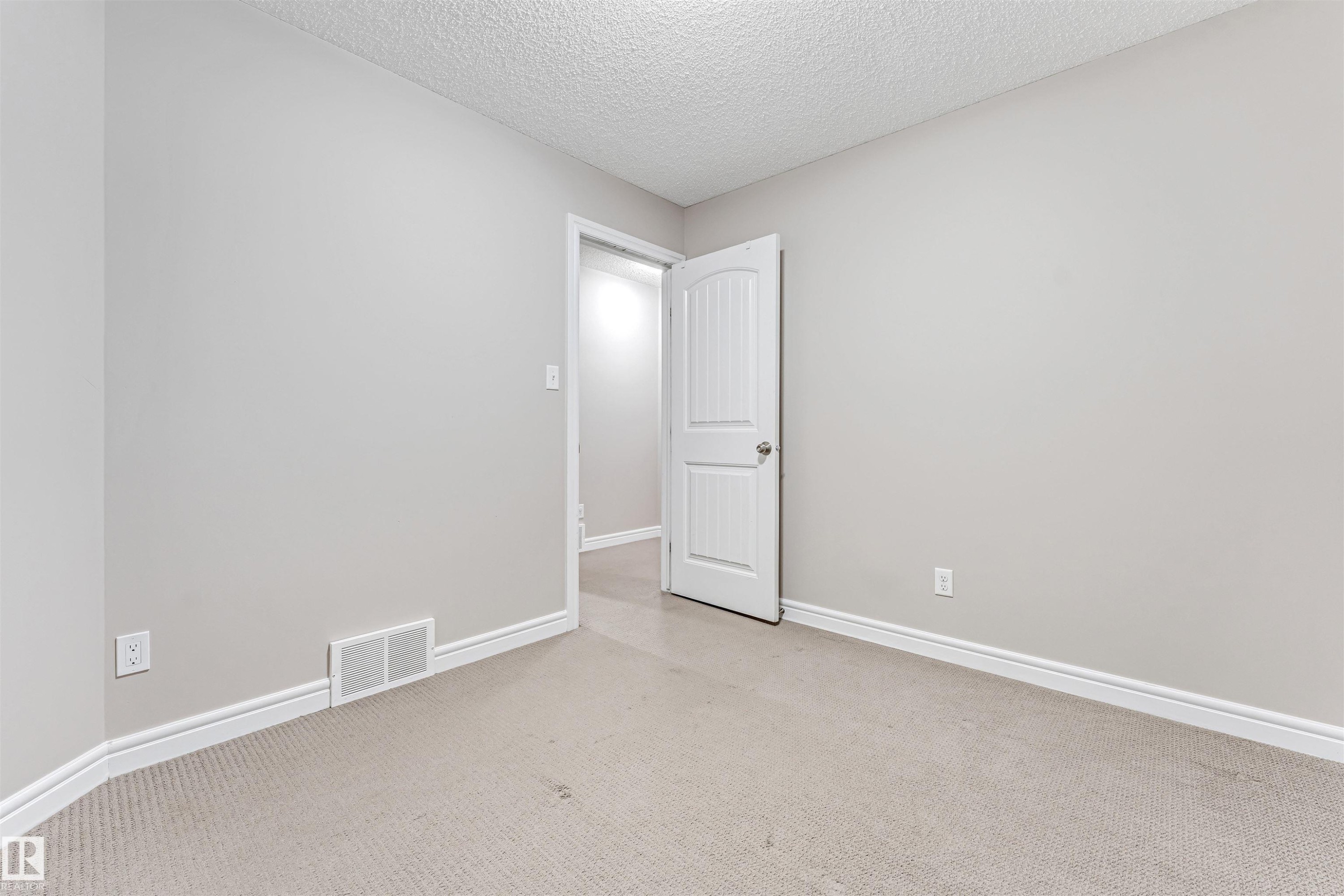 2929 16A Avenue, Edmonton, AB - Indoor Photo Showing Other Room