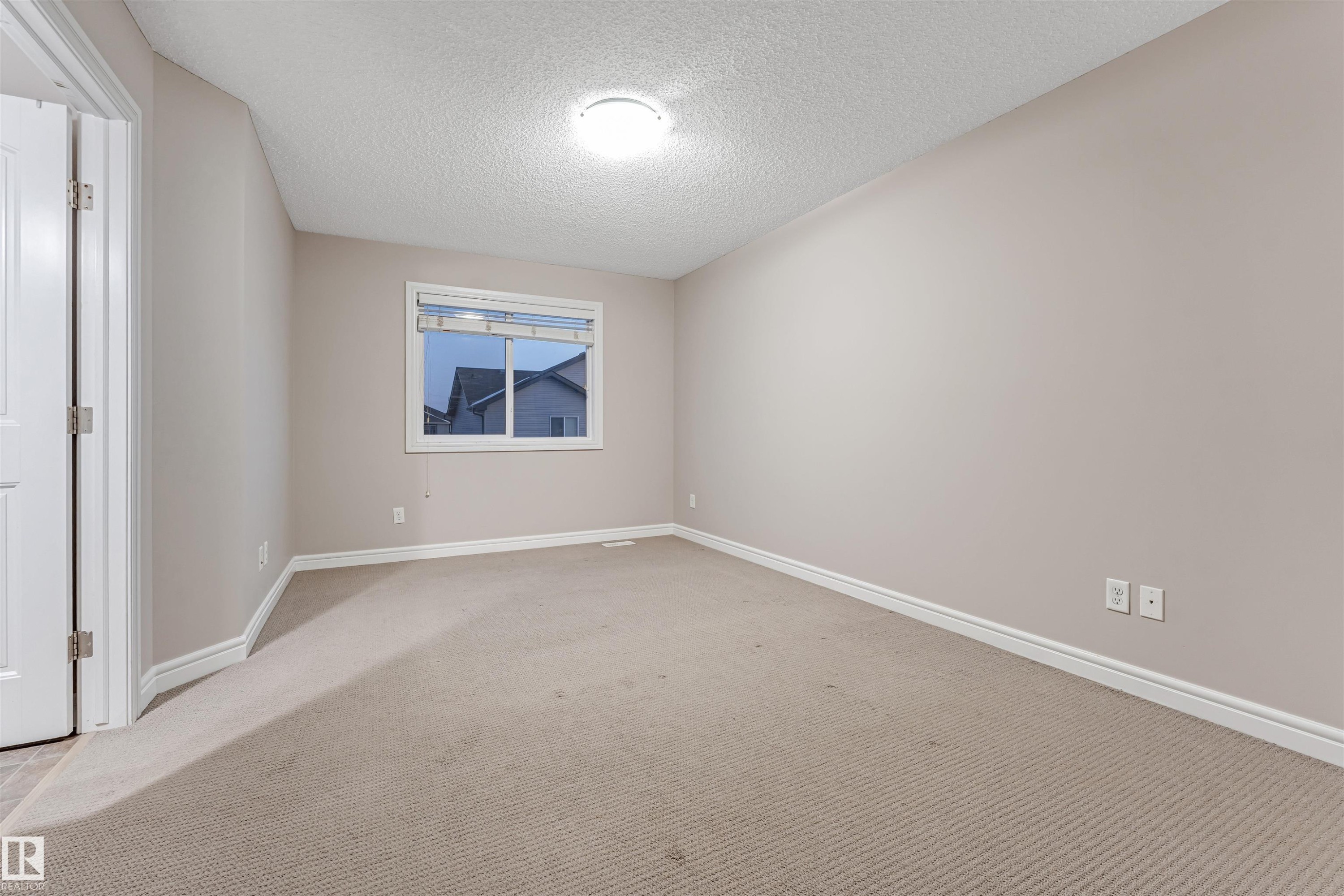 2929 16A Avenue, Edmonton, AB - Indoor Photo Showing Other Room
