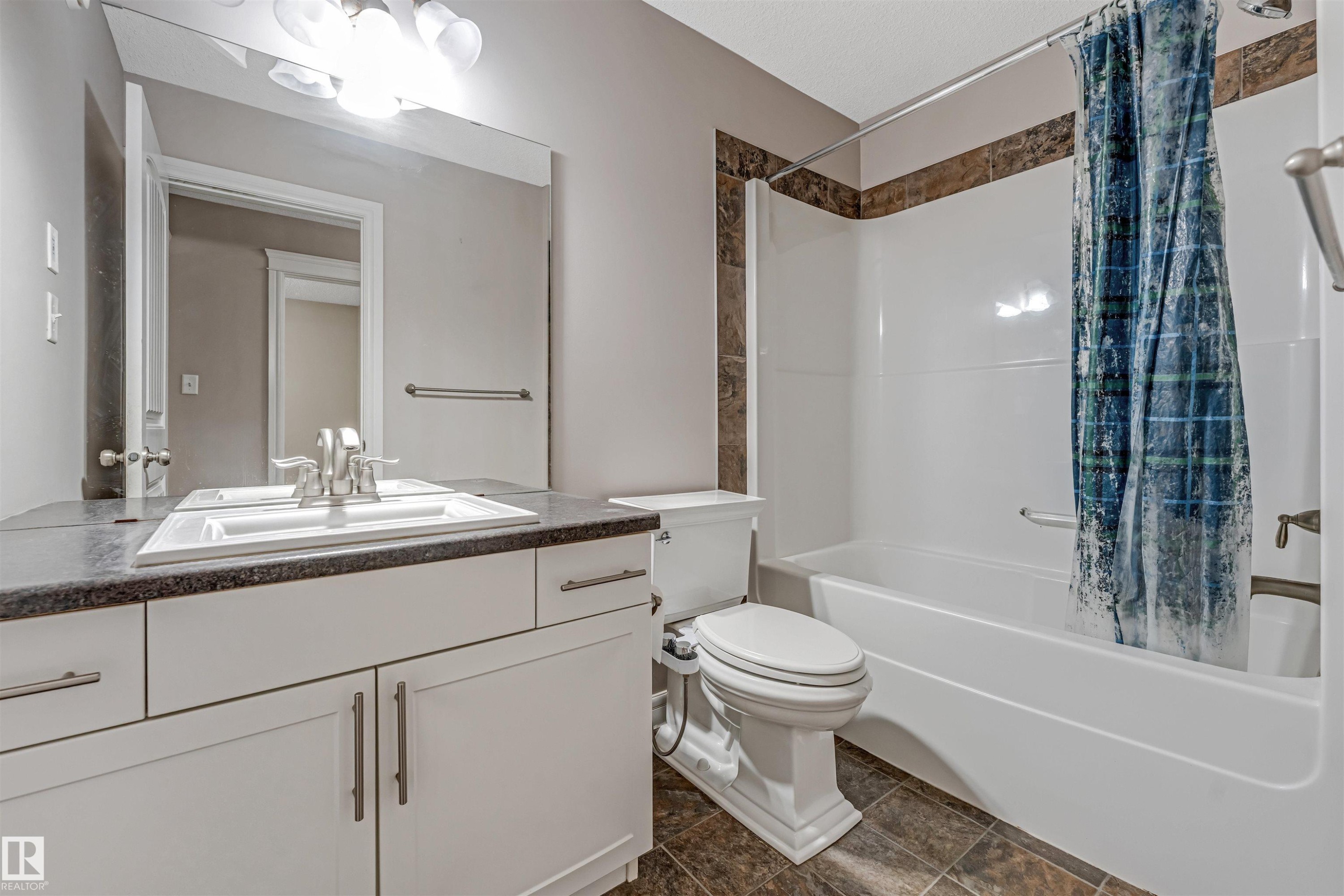 2929 16A Avenue, Edmonton, AB - Indoor Photo Showing Bathroom