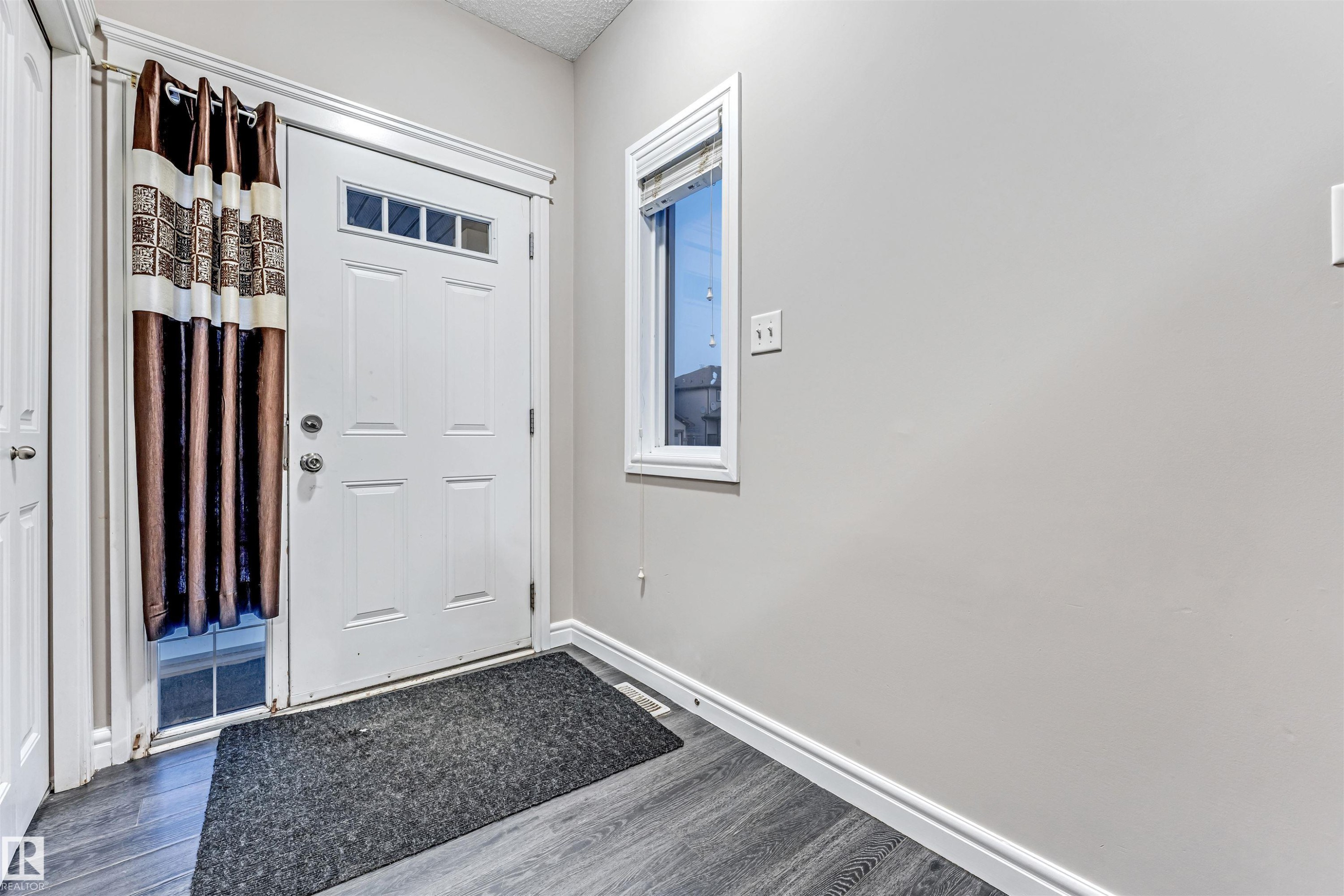 2929 16A Avenue, Edmonton, AB - Indoor Photo Showing Other Room