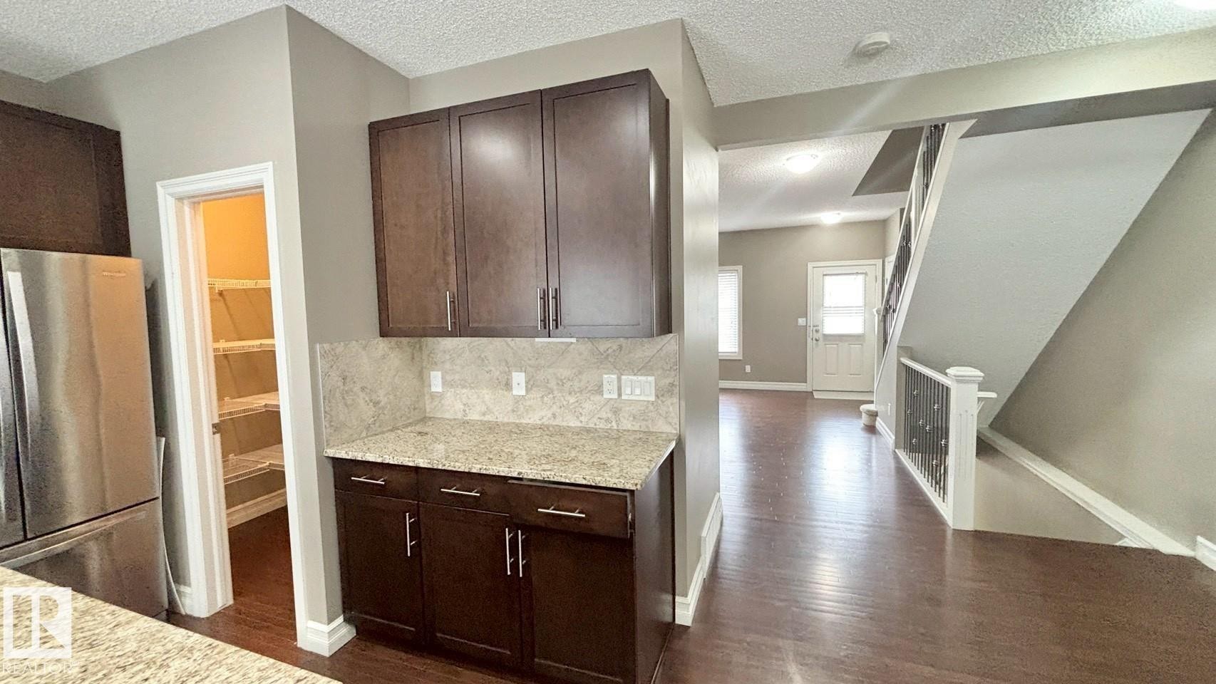 16 2003 Rabbit Hill Road Nw, Edmonton, AB - Indoor Photo Showing Kitchen