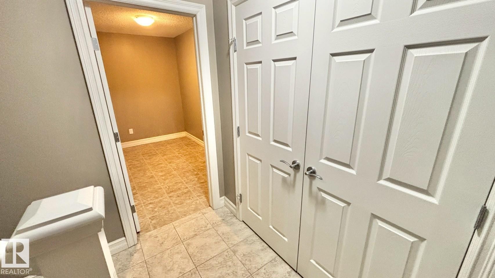 16 2003 Rabbit Hill Road Nw, Edmonton, AB - Indoor Photo Showing Other Room