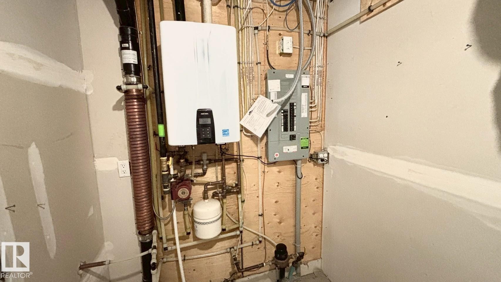 16 2003 Rabbit Hill Road Nw, Edmonton, AB - Indoor