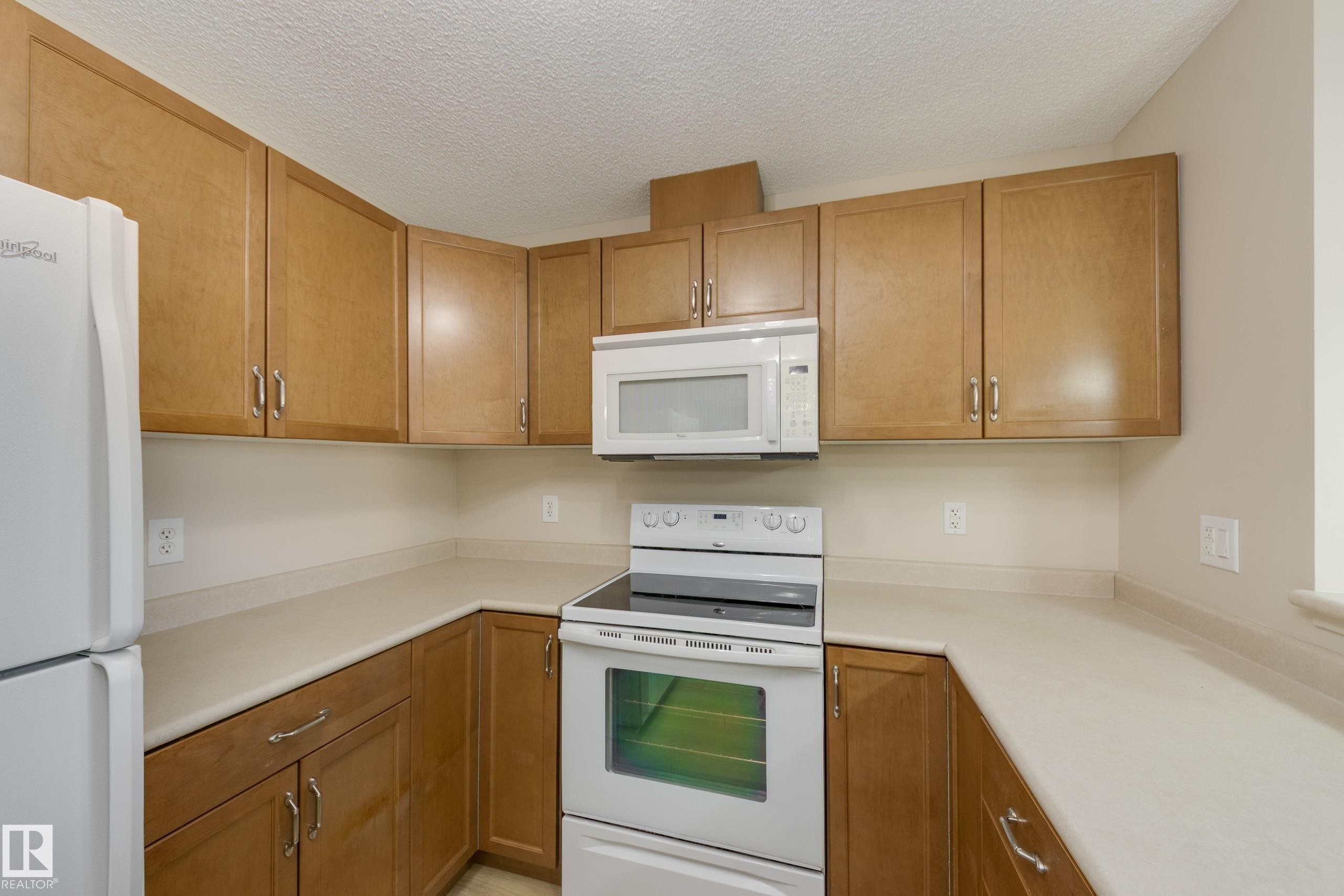 404 6070 Schonsee Way, Edmonton, AB - Indoor Photo Showing Kitchen