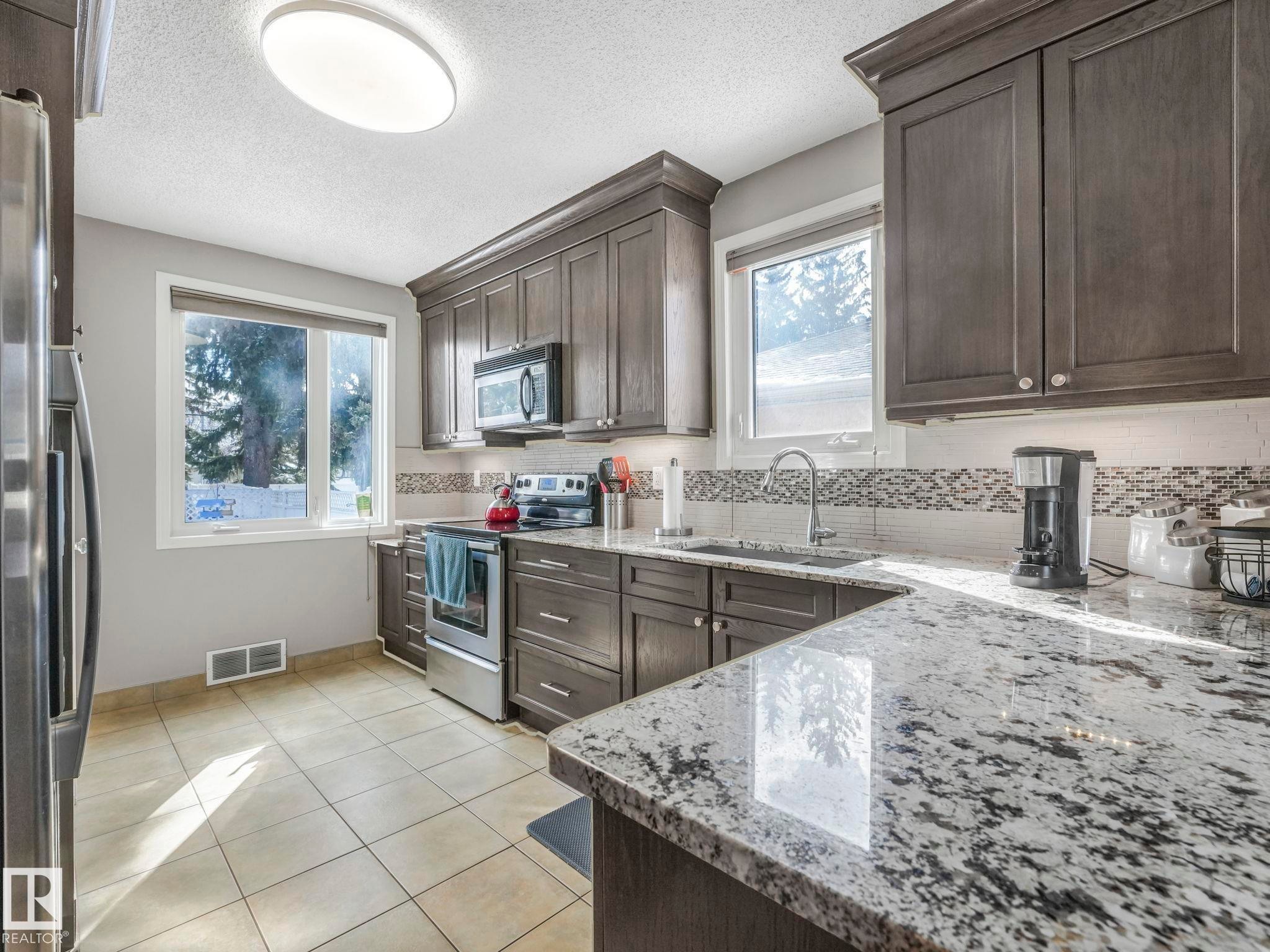 7653 91 Avenue, Edmonton, AB - Indoor Photo Showing Kitchen