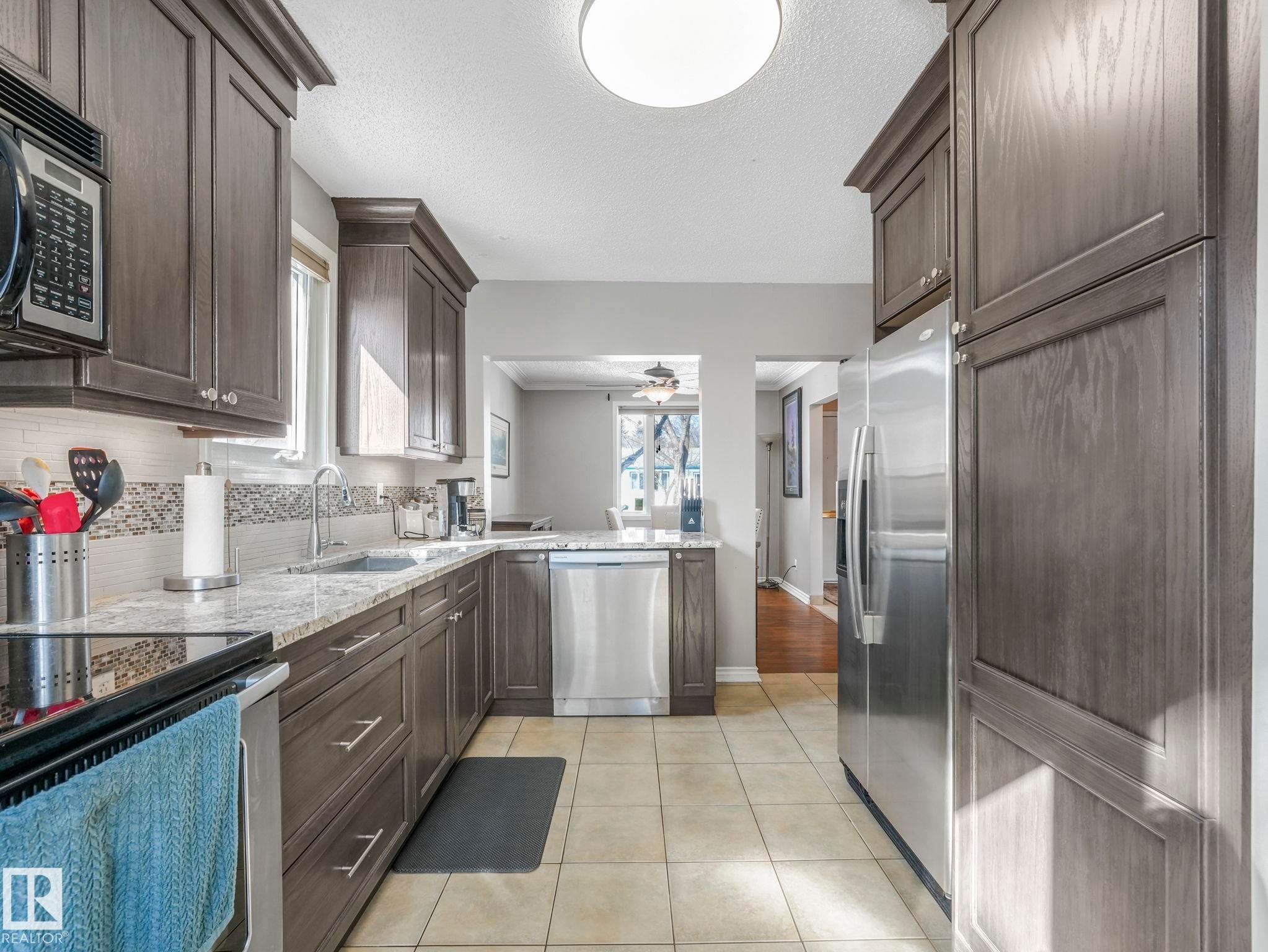 7653 91 Avenue, Edmonton, AB - Indoor Photo Showing Kitchen With Upgraded Kitchen