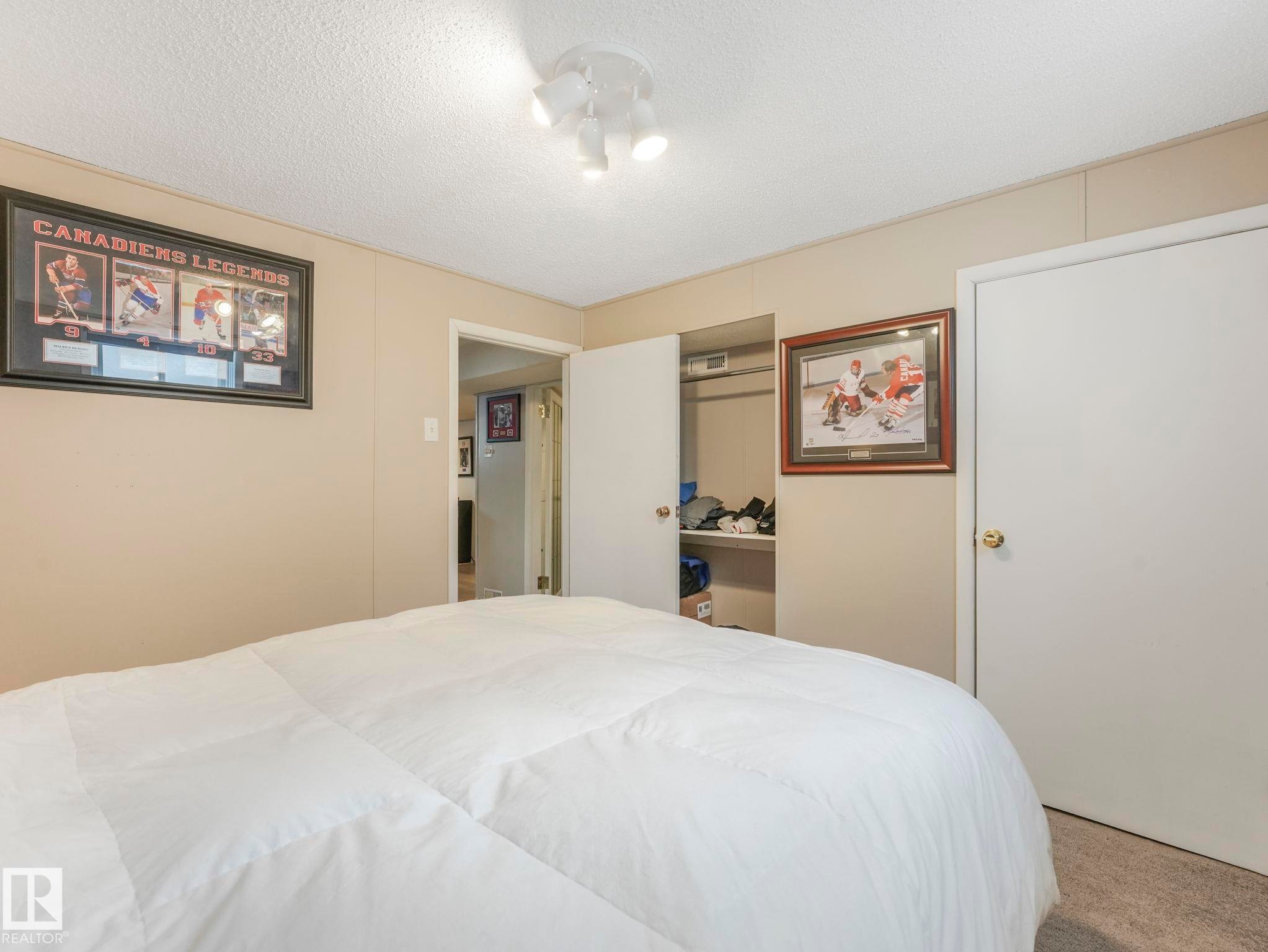 7653 91 Avenue, Edmonton, AB - Indoor Photo Showing Bedroom