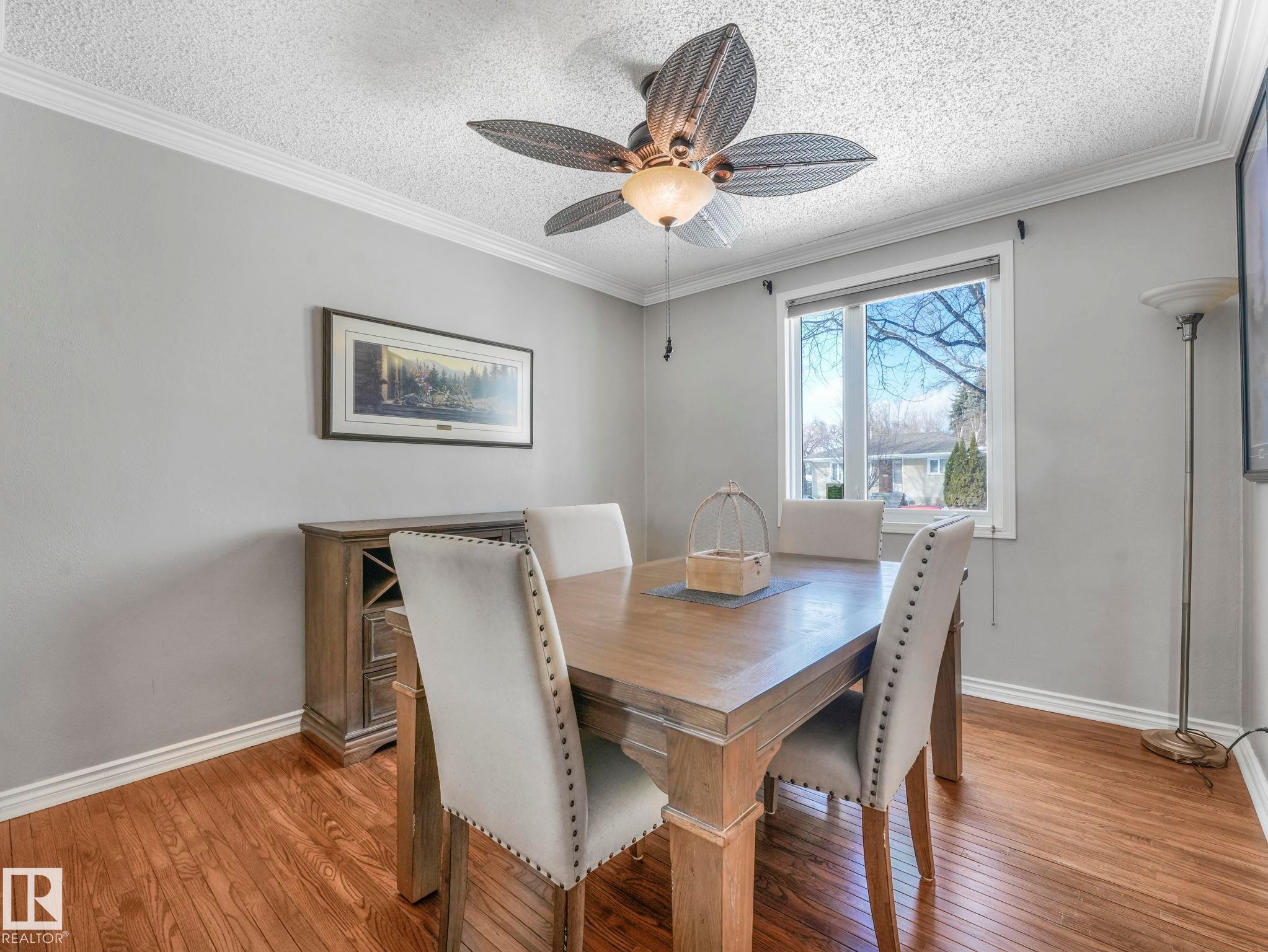 7653 91 Avenue, Edmonton, AB - Indoor Photo Showing Dining Room