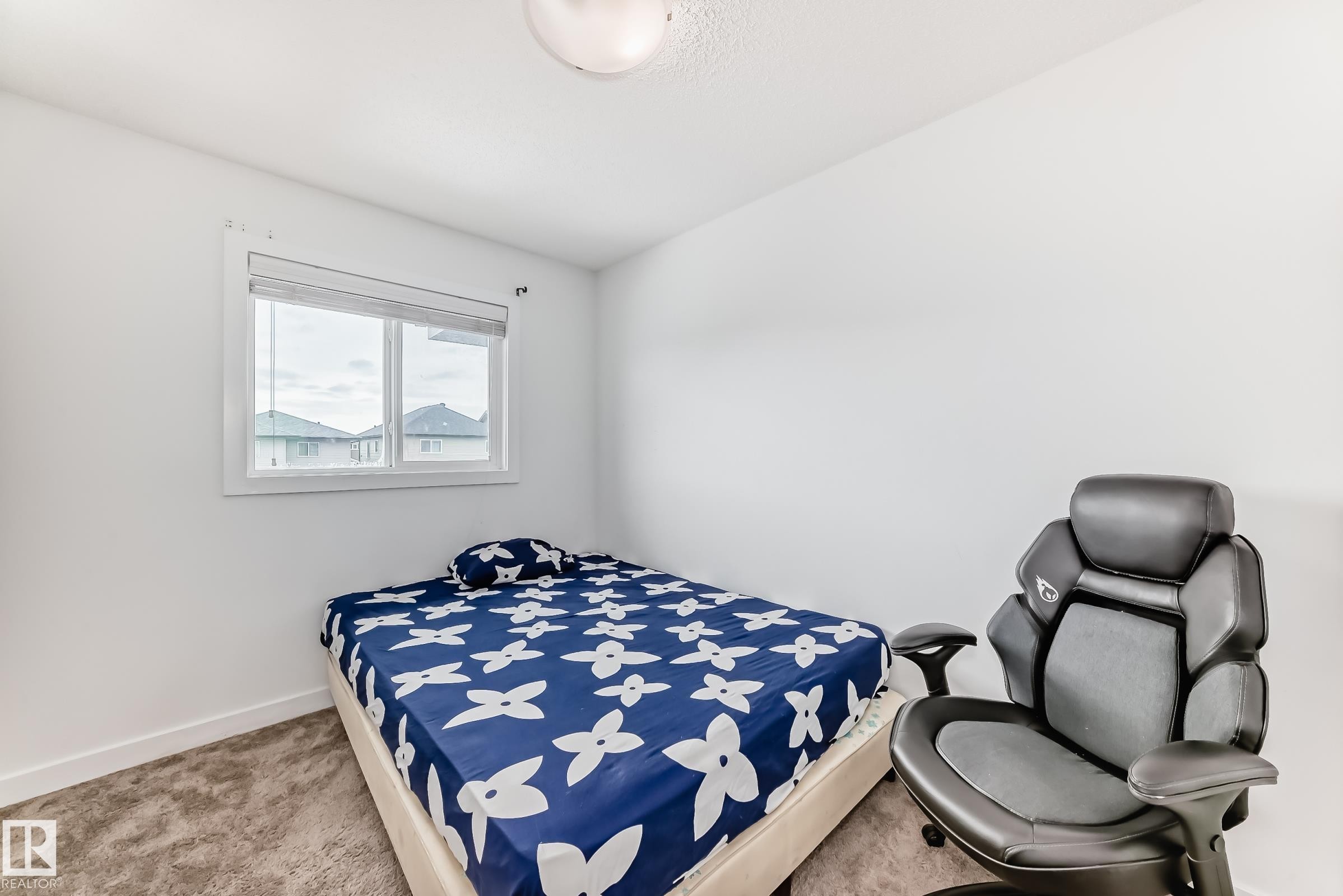 374 Crystallina Nera Drive Nw, Edmonton, AB - Indoor Photo Showing Bedroom