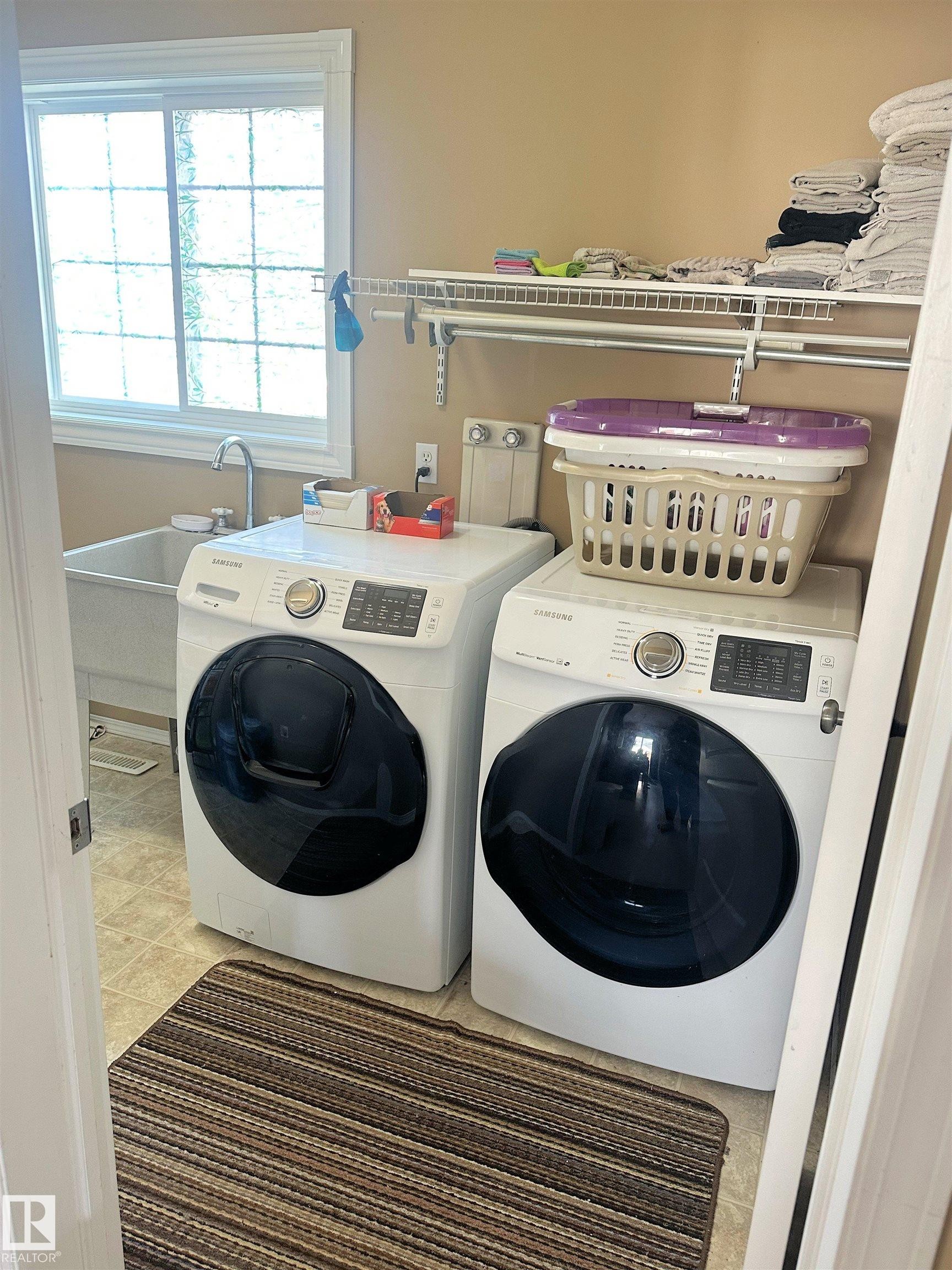 1750 Tomlinson Common, Edmonton, AB - Indoor Photo Showing Laundry Room