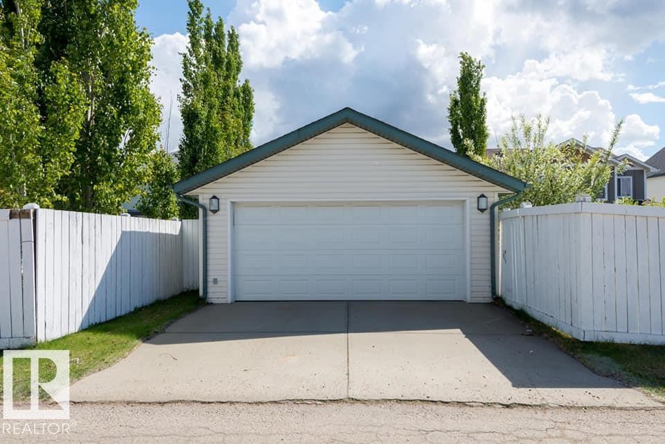1750 Tomlinson Common, Edmonton, AB - Outdoor