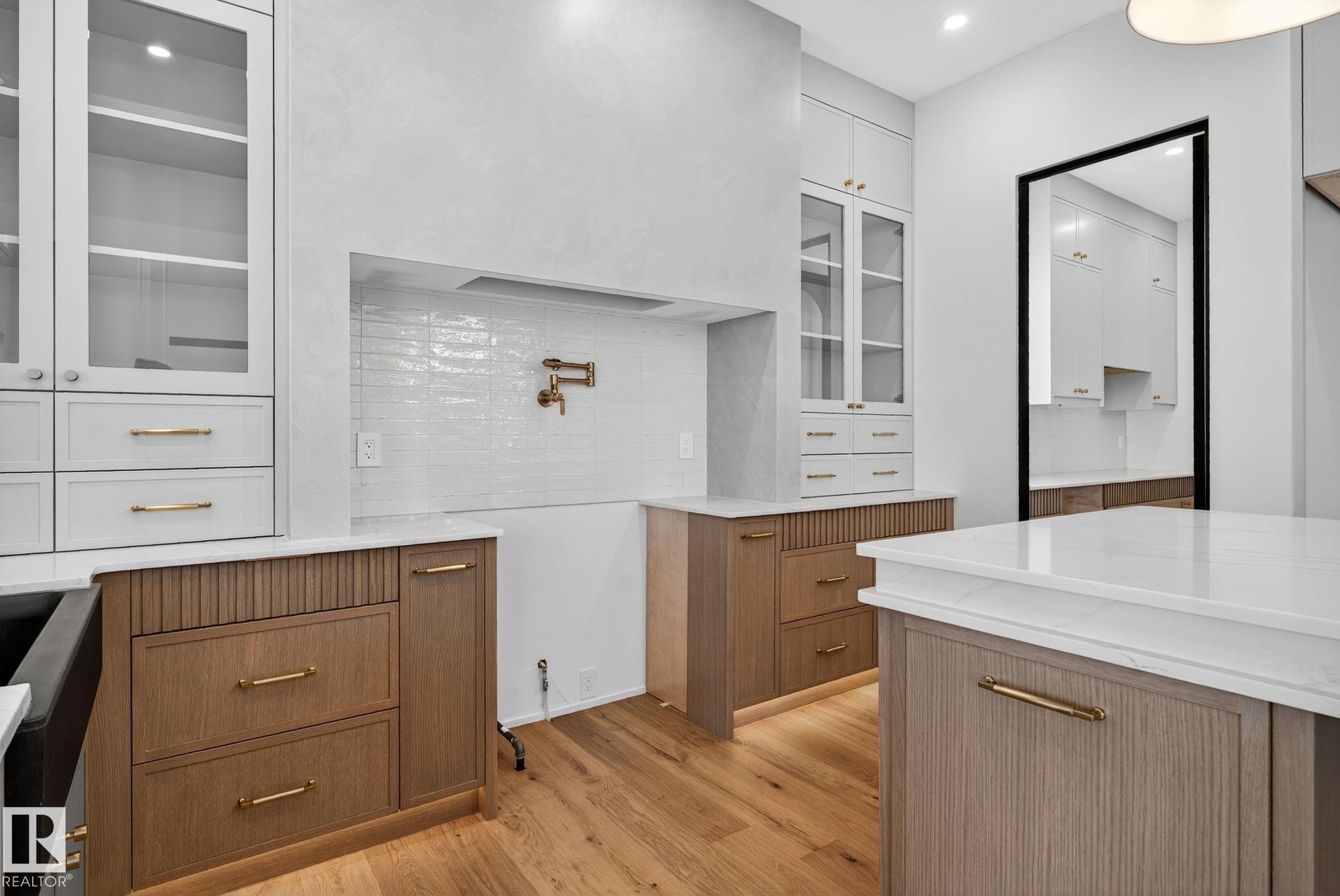 4706 Knight Close, Edmonton, AB - Indoor