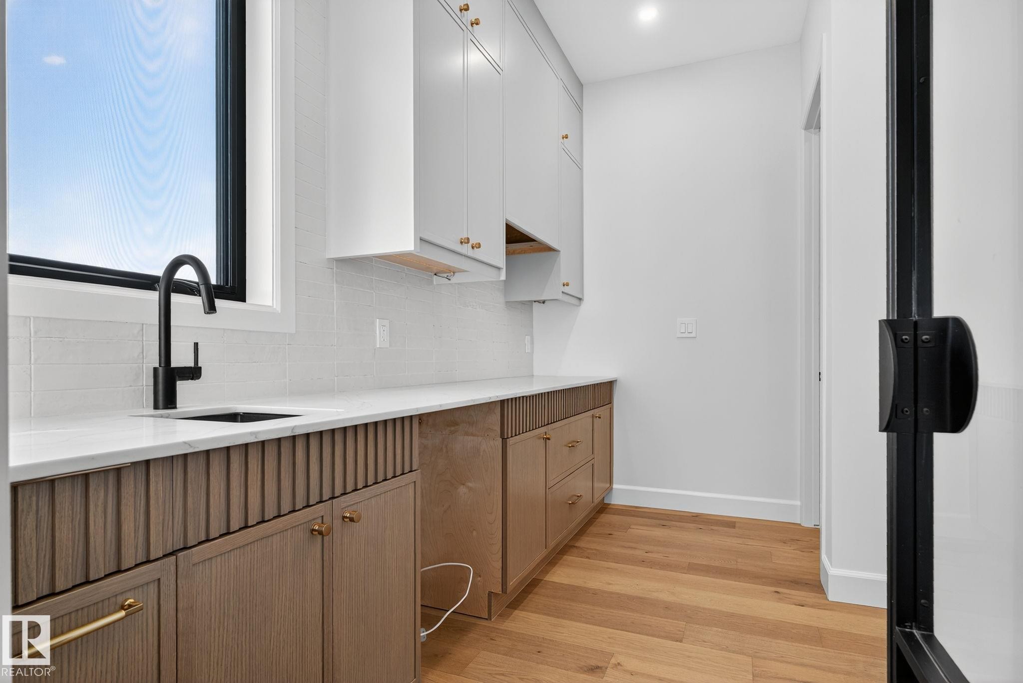 4706 Knight Close, Edmonton, AB - Indoor Photo Showing Kitchen