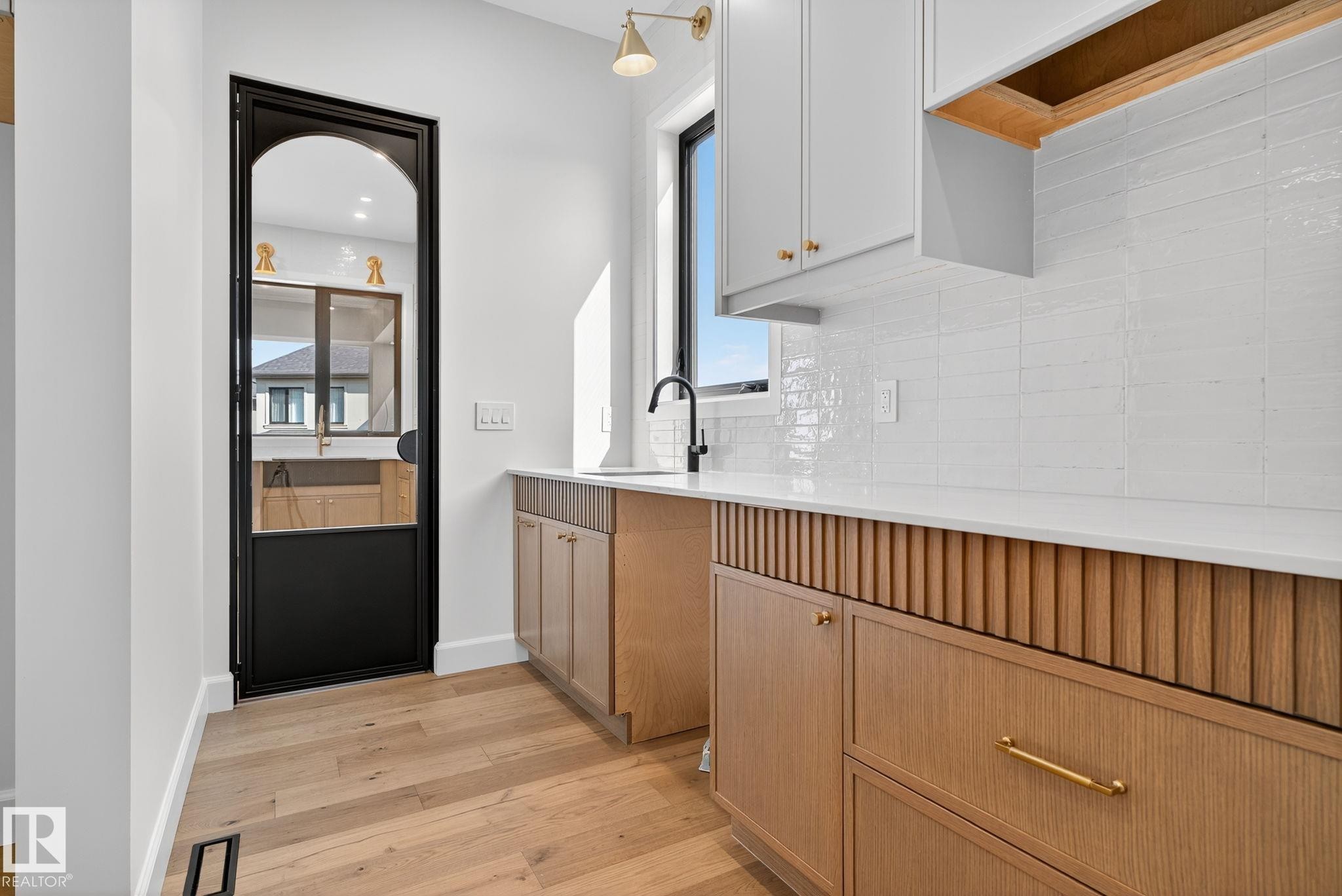 4706 Knight Close, Edmonton, AB - Indoor