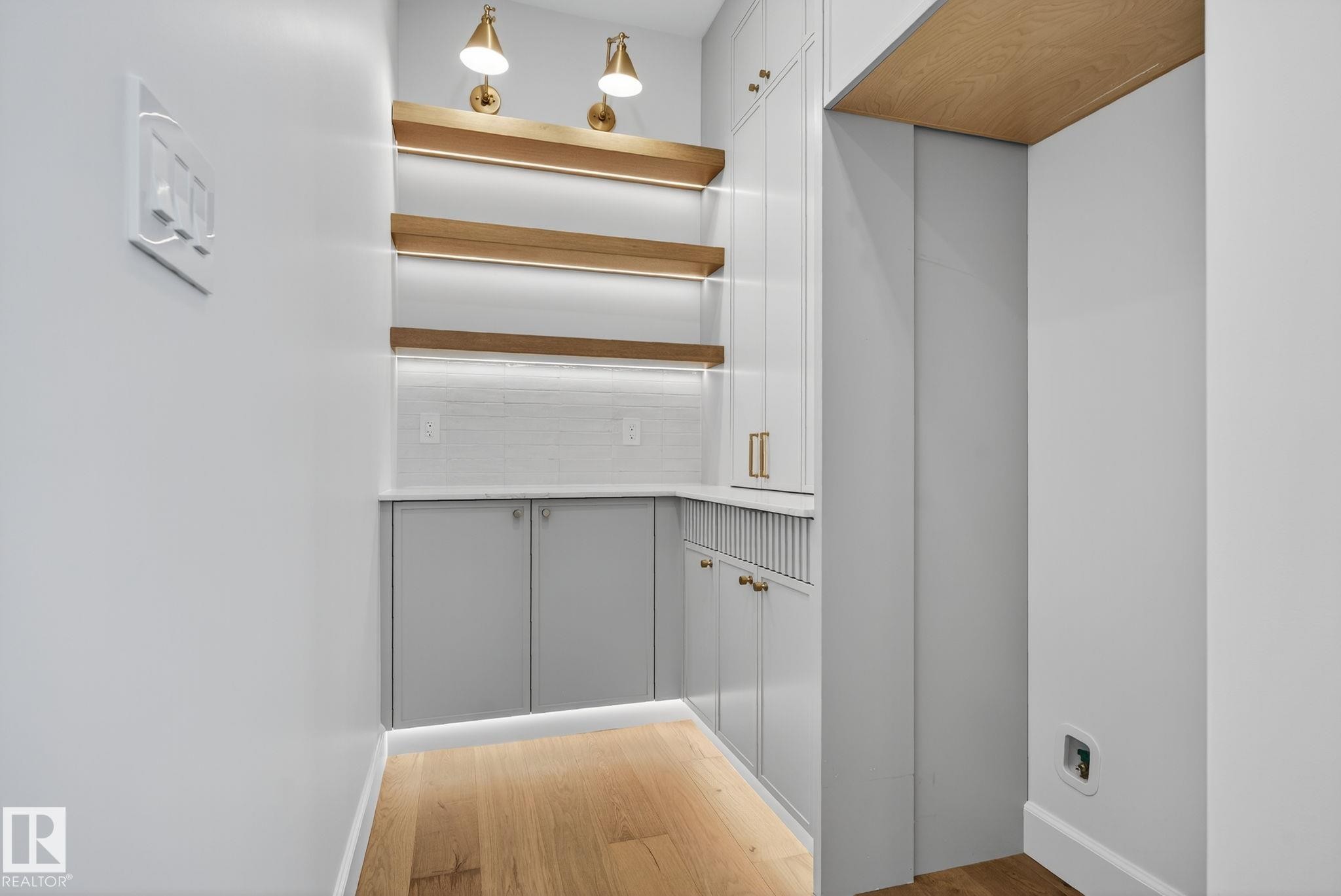 4706 Knight Close, Edmonton, AB - Indoor