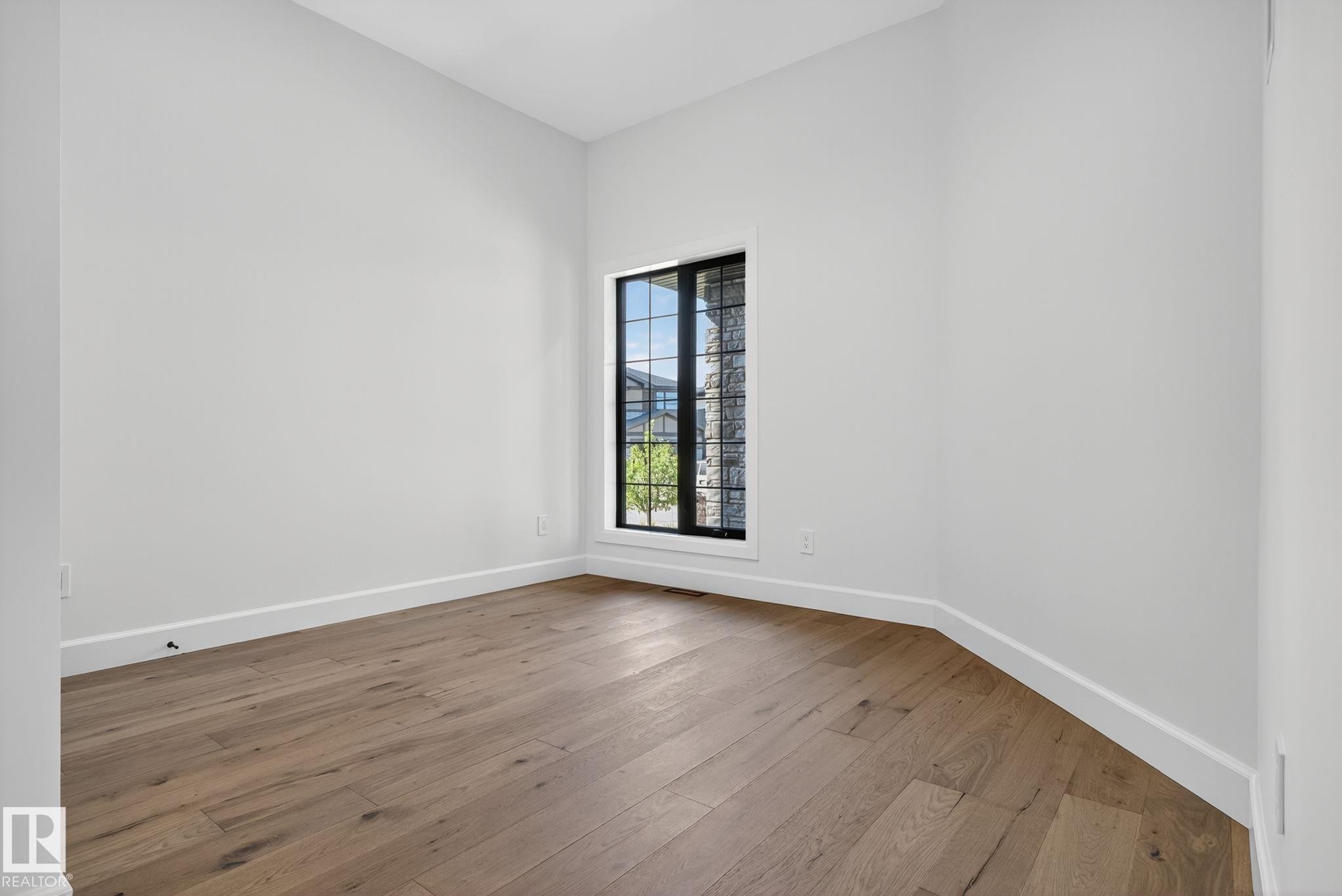 4706 Knight Close, Edmonton, AB - Indoor Photo Showing Other Room