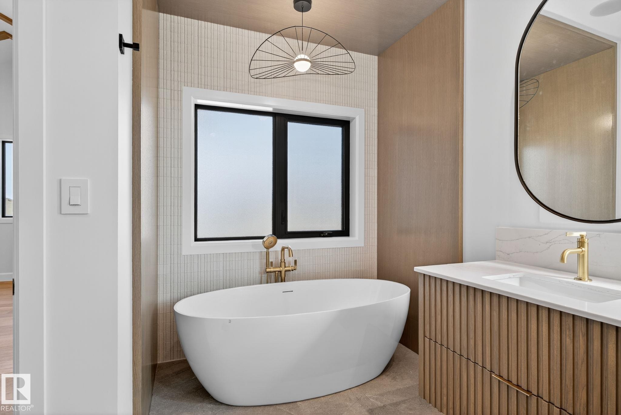 4706 Knight Close, Edmonton, AB - Indoor Photo Showing Bathroom