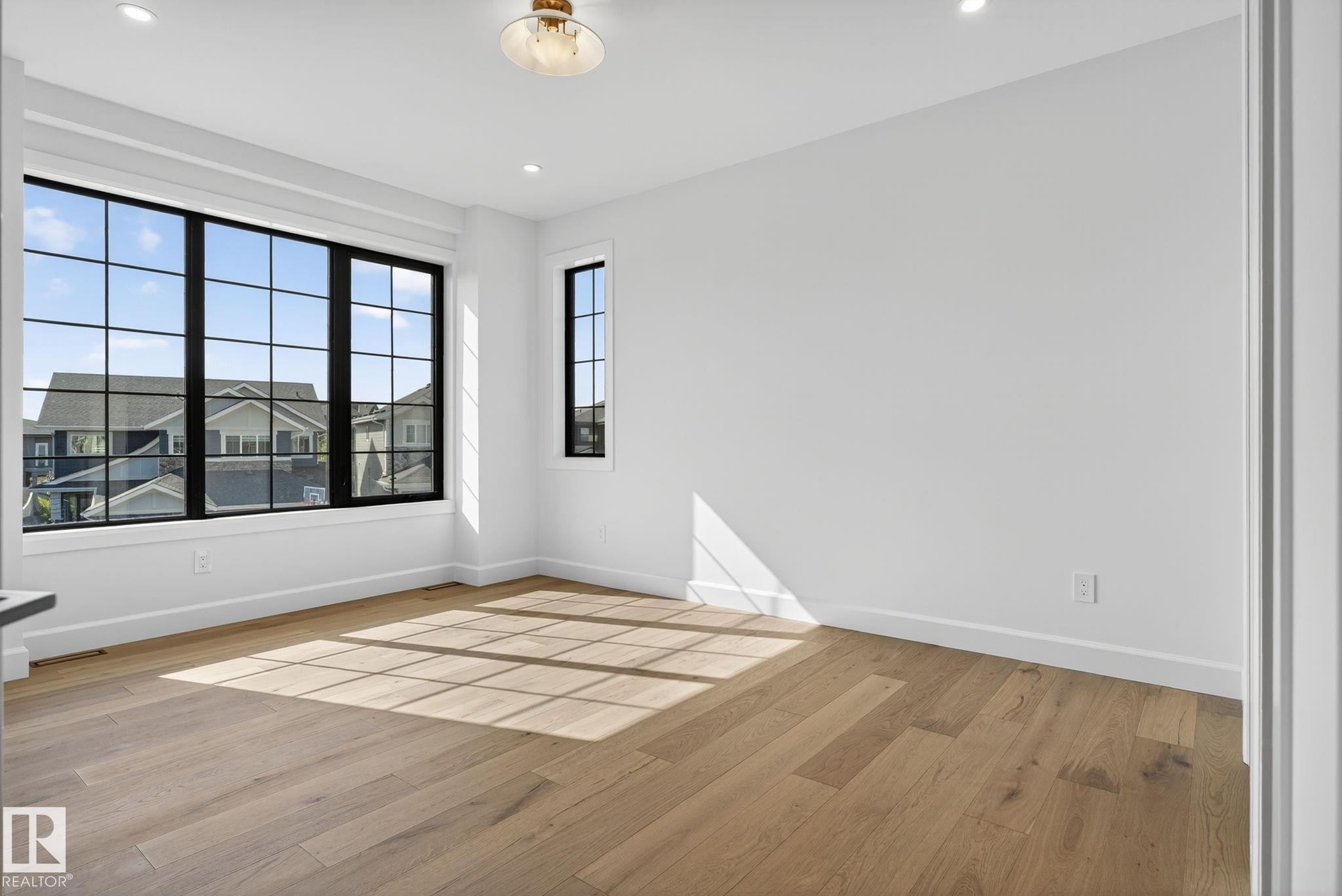 4706 Knight Close, Edmonton, AB - Indoor Photo Showing Other Room