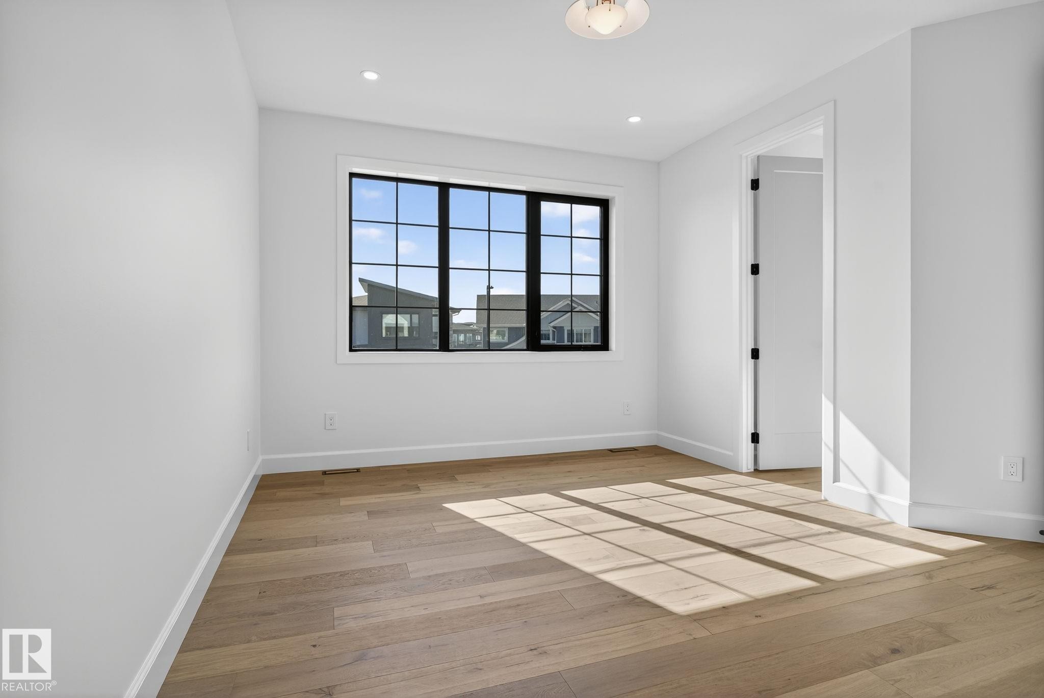 4706 Knight Close, Edmonton, AB - Indoor Photo Showing Other Room