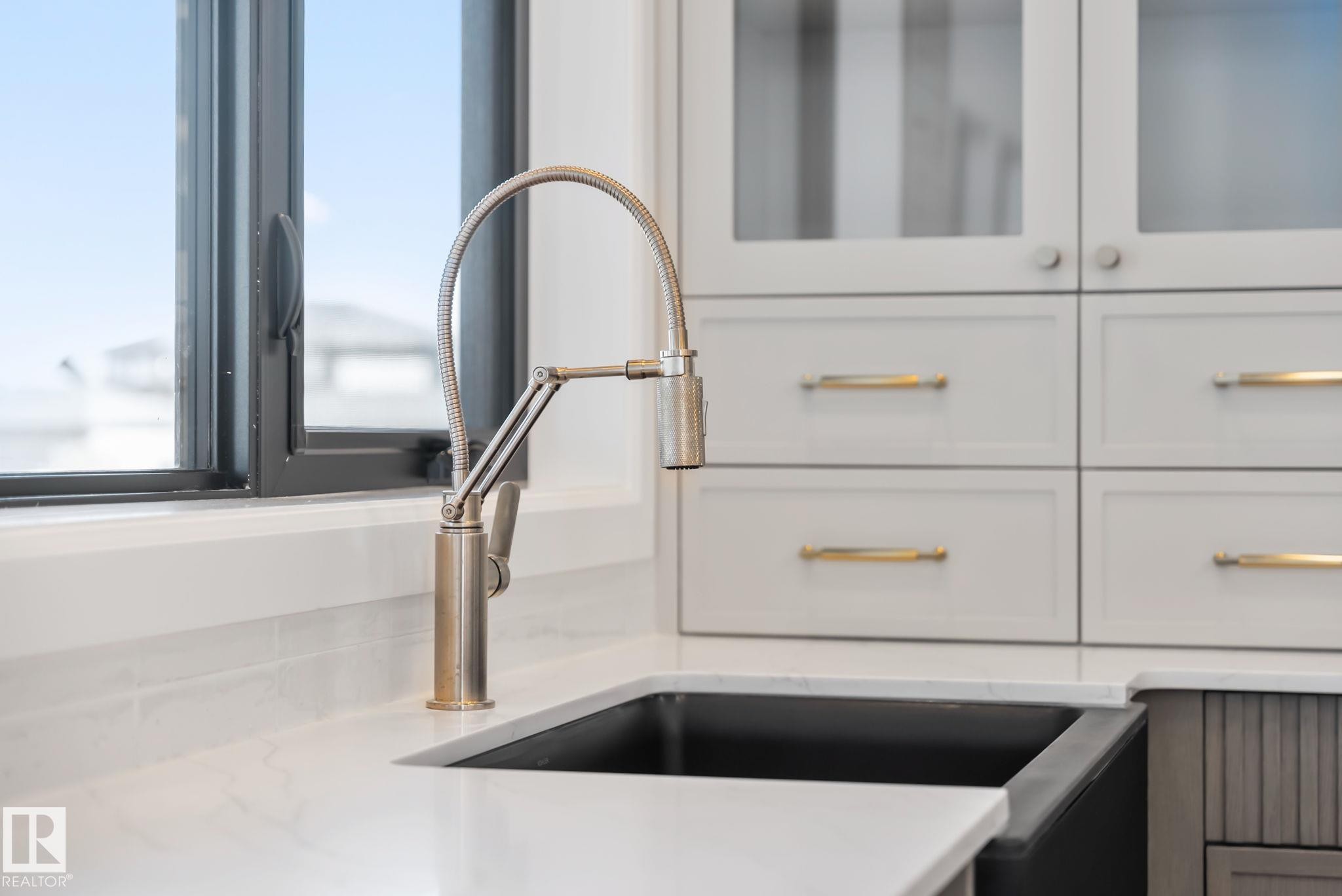 4706 Knight Close, Edmonton, AB - Indoor Photo Showing Kitchen With Double Sink