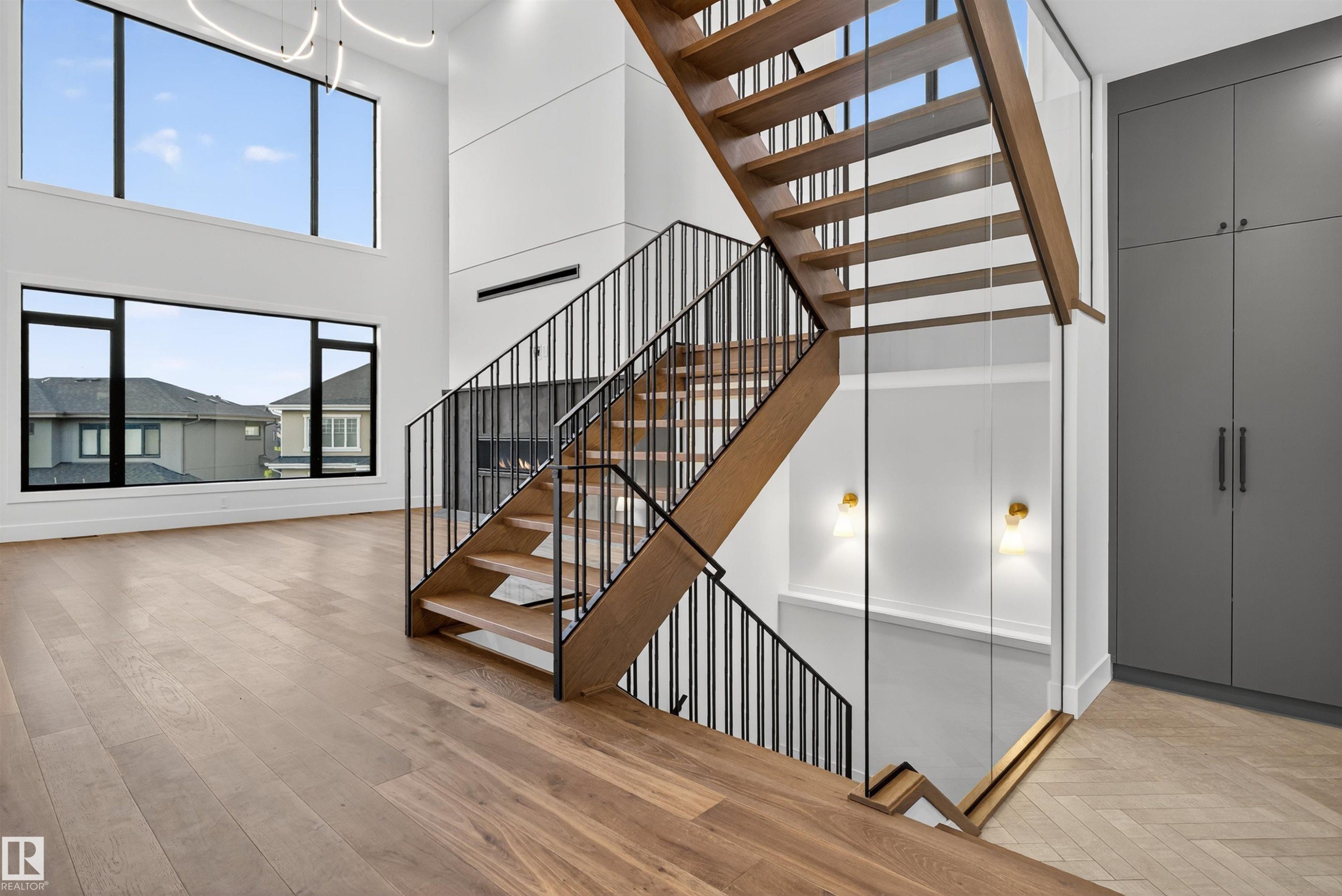 4712 Knight Close, Edmonton, AB - Indoor Photo Showing Other Room