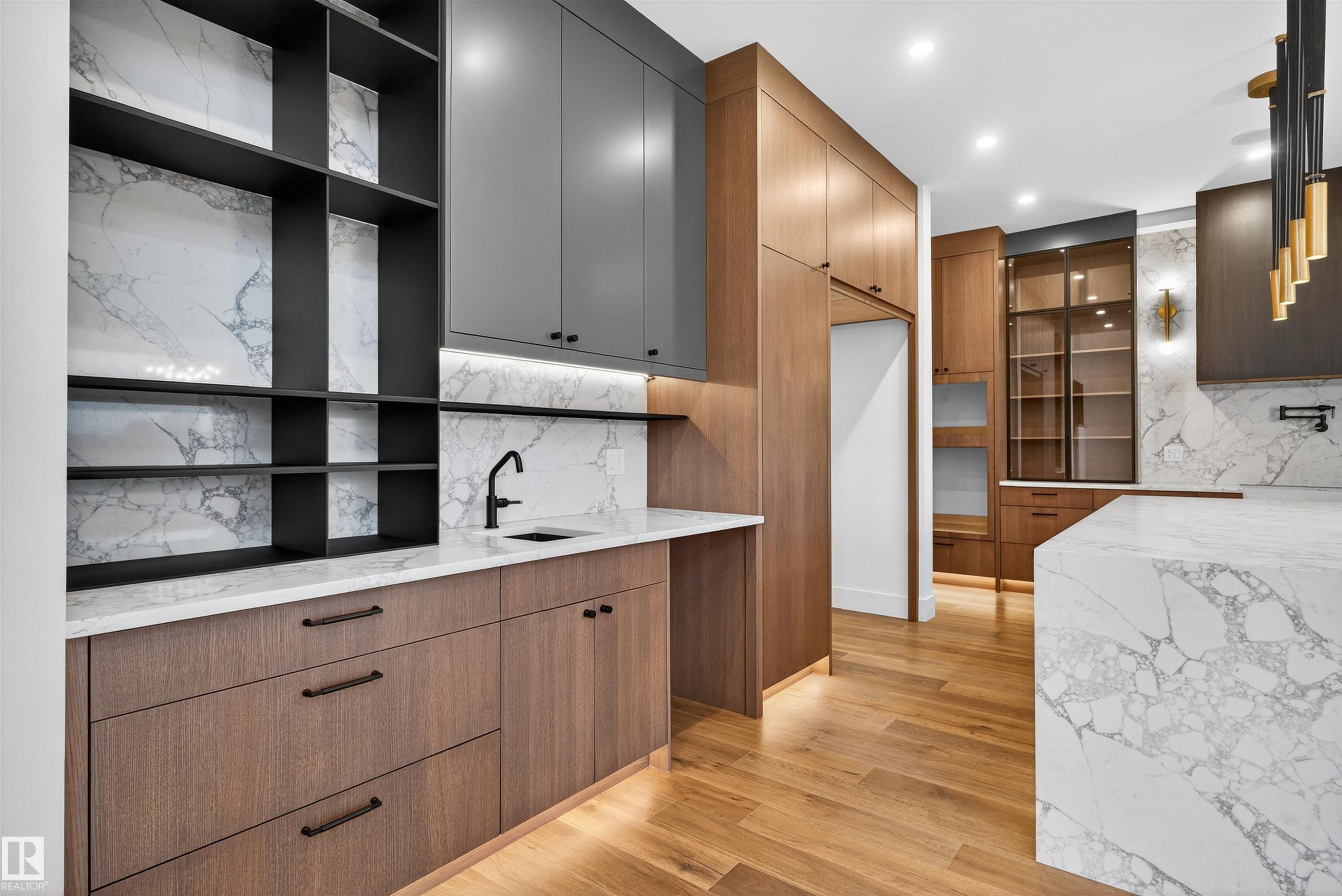 4712 Knight Close, Edmonton, AB - Indoor