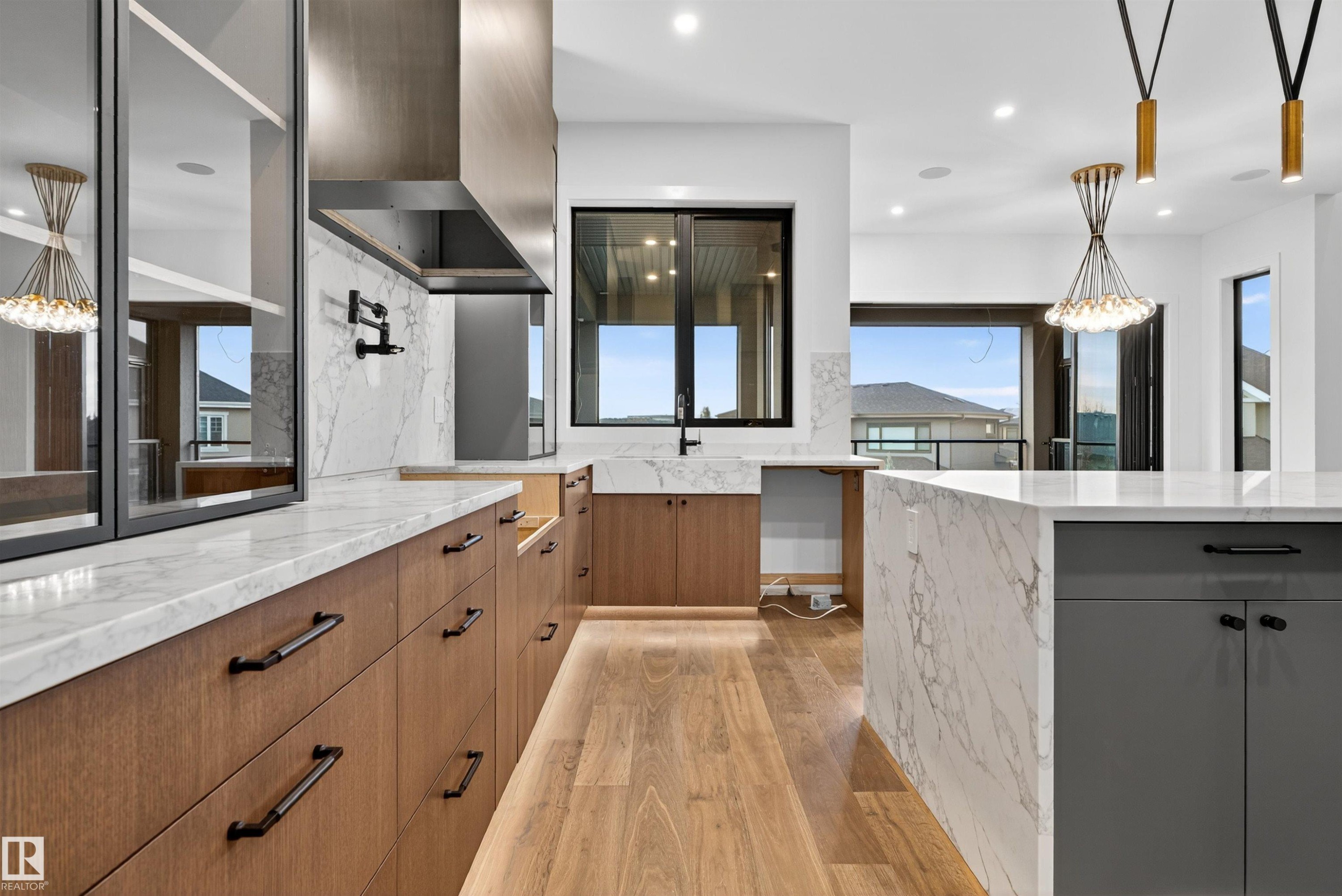 4712 Knight Close, Edmonton, AB - Indoor