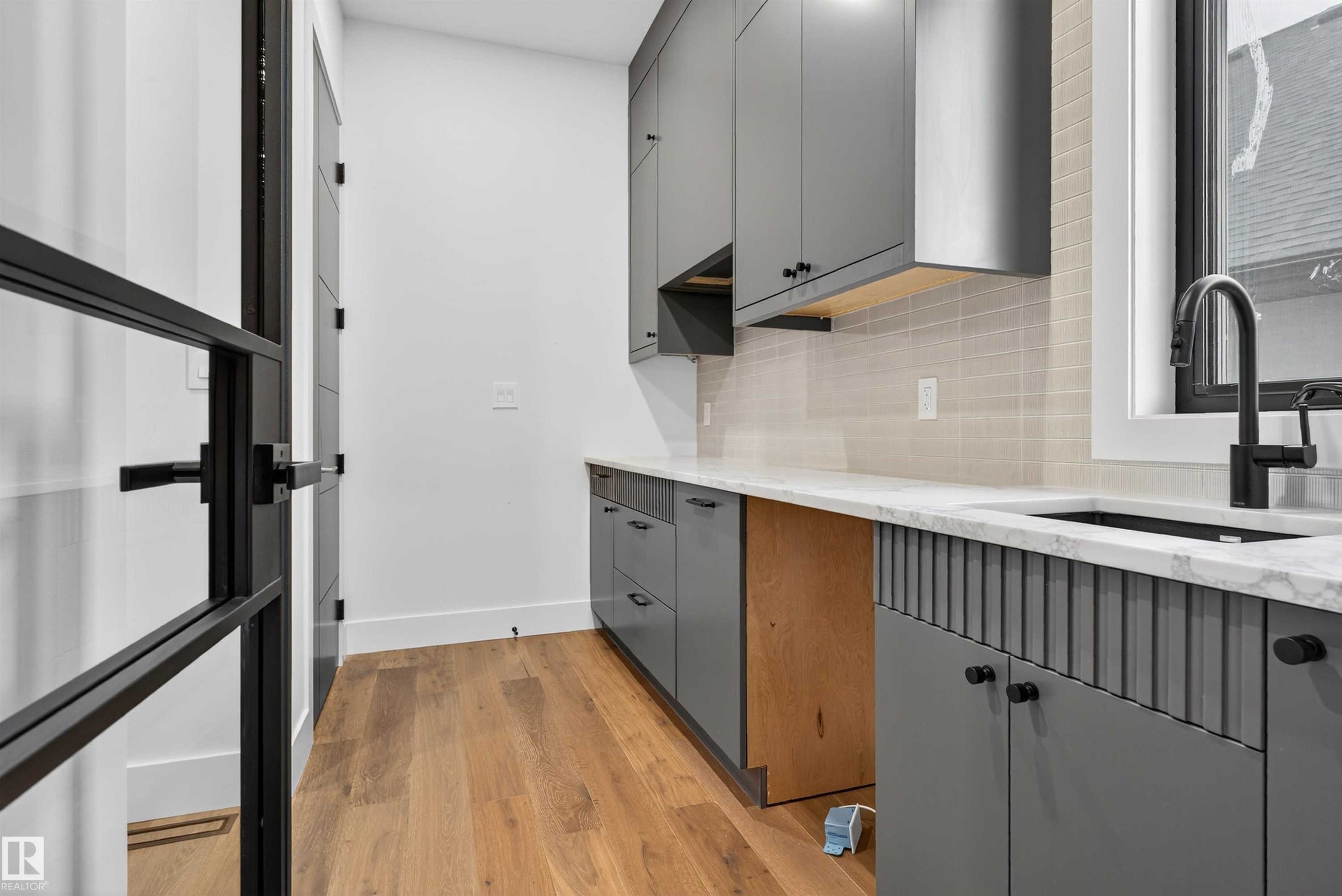 4712 Knight Close, Edmonton, AB - Indoor Photo Showing Kitchen