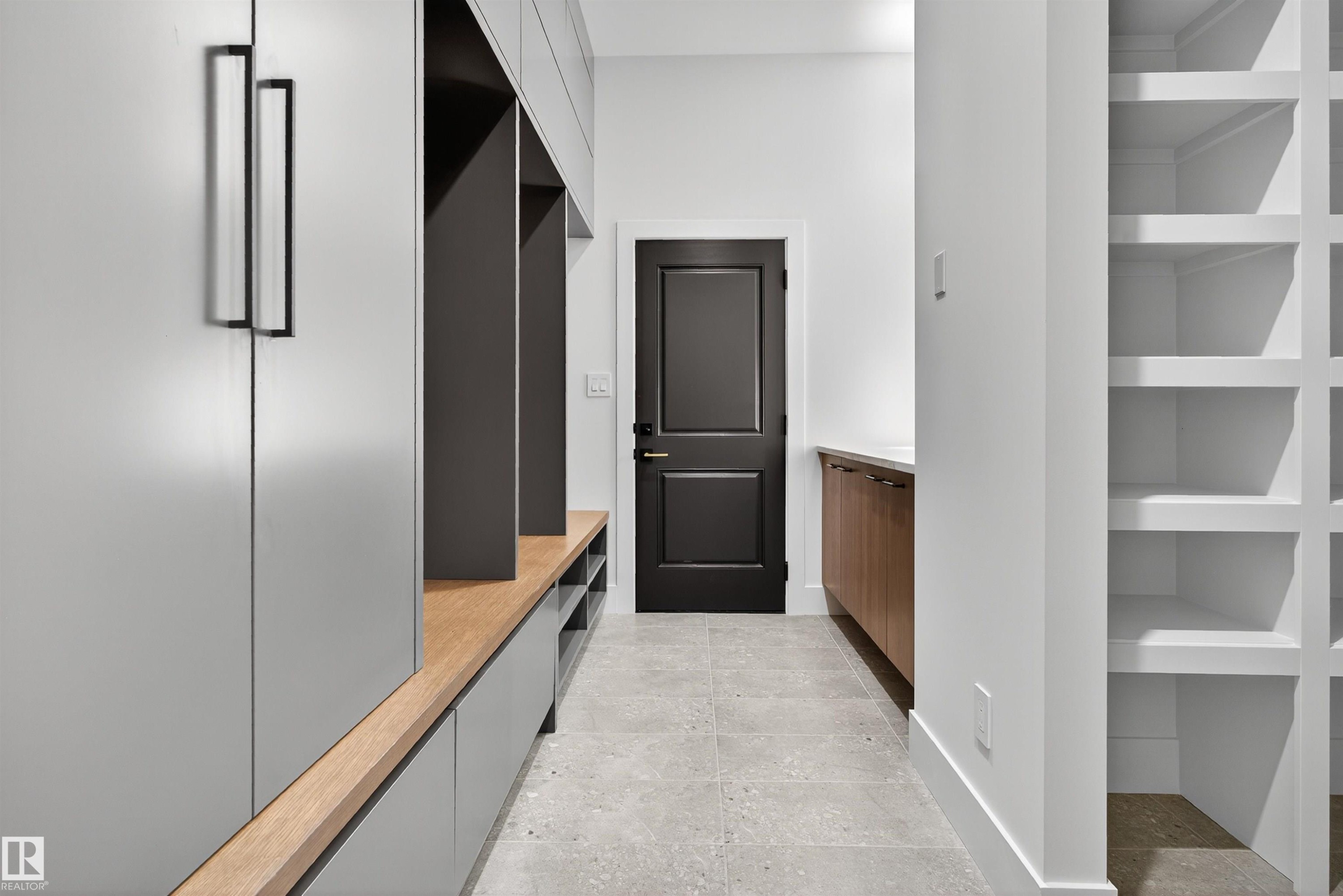 4712 Knight Close, Edmonton, AB - Indoor