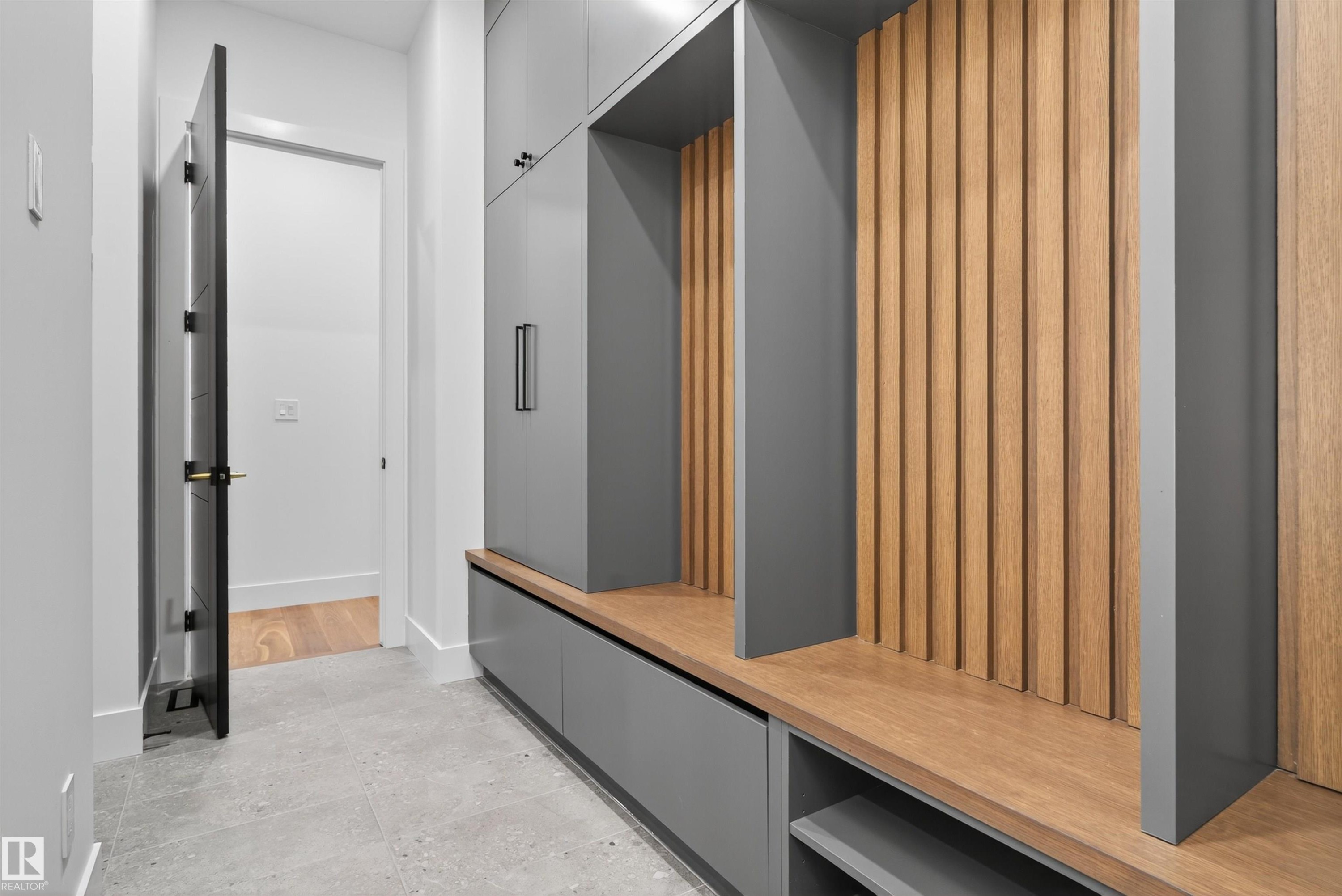 4712 Knight Close, Edmonton, AB - Indoor Photo Showing Other Room